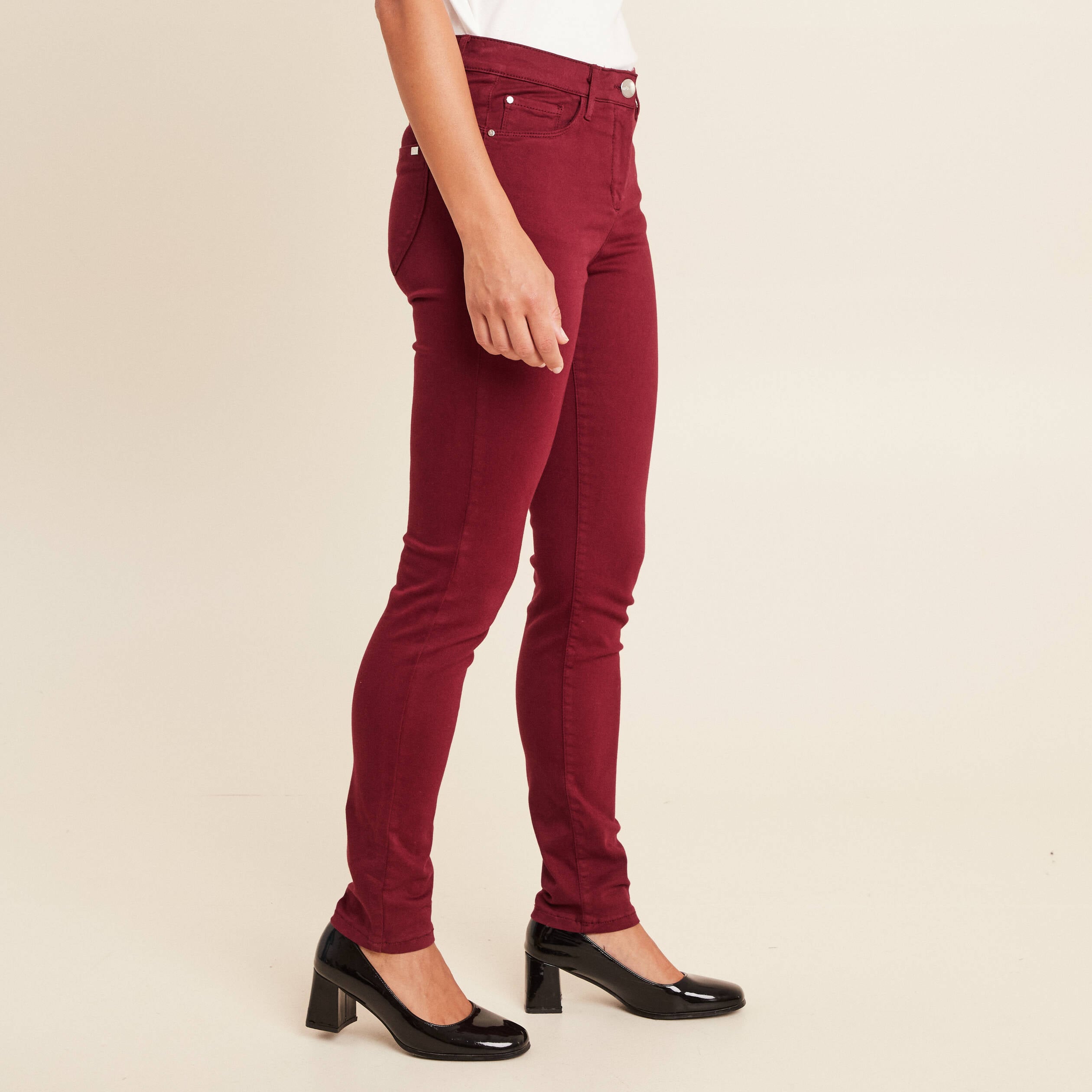 Jean magique L'Unique coupe ajust&eacute;e bordeaux femme