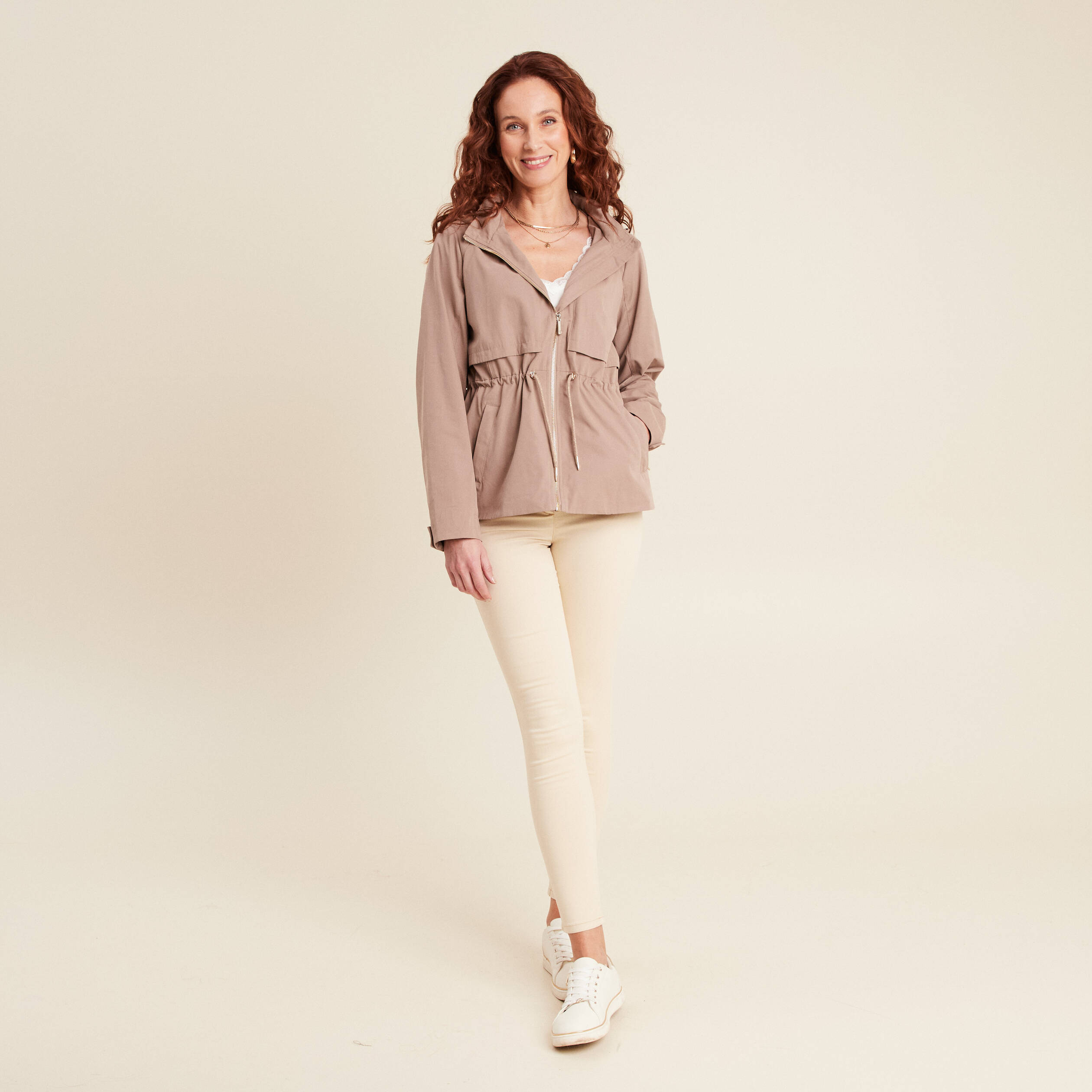 parka cintree a capuche taupe femme Parka cintrée à capuche taupe femme