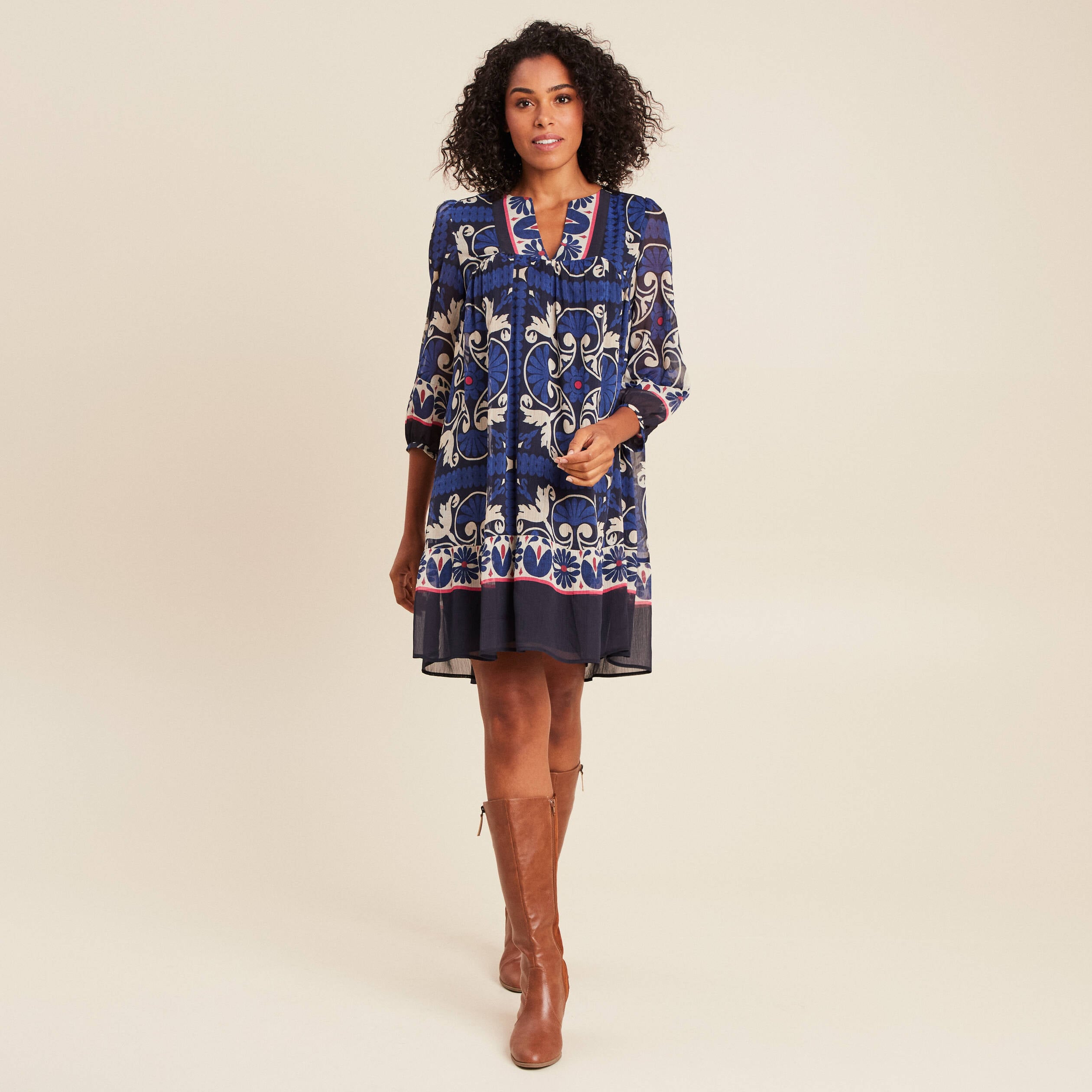 Robe courte &eacute;vas&eacute;e col tunisien bleu femme