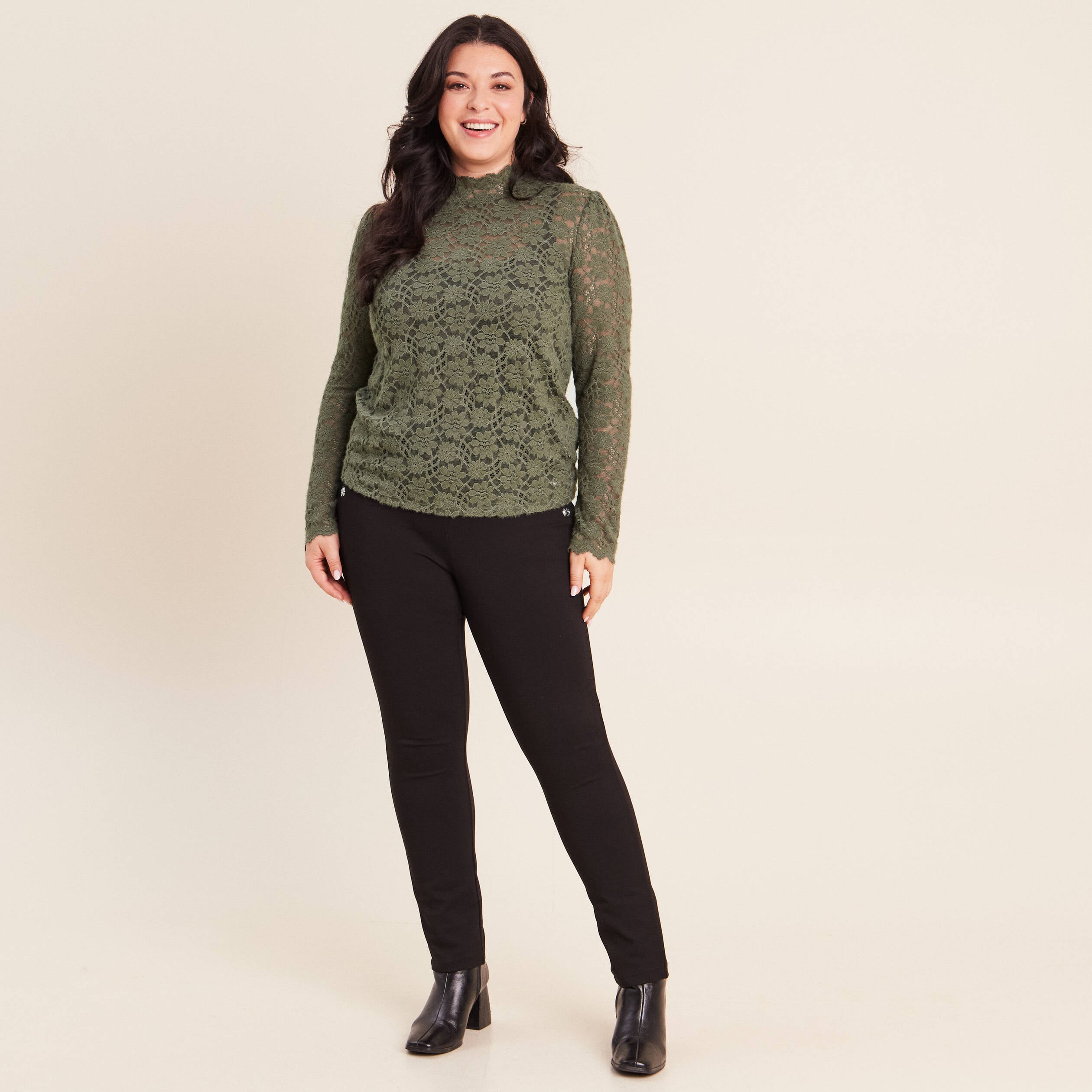 T-shirt cintr&eacute; col montant dentelle vert kaki femme