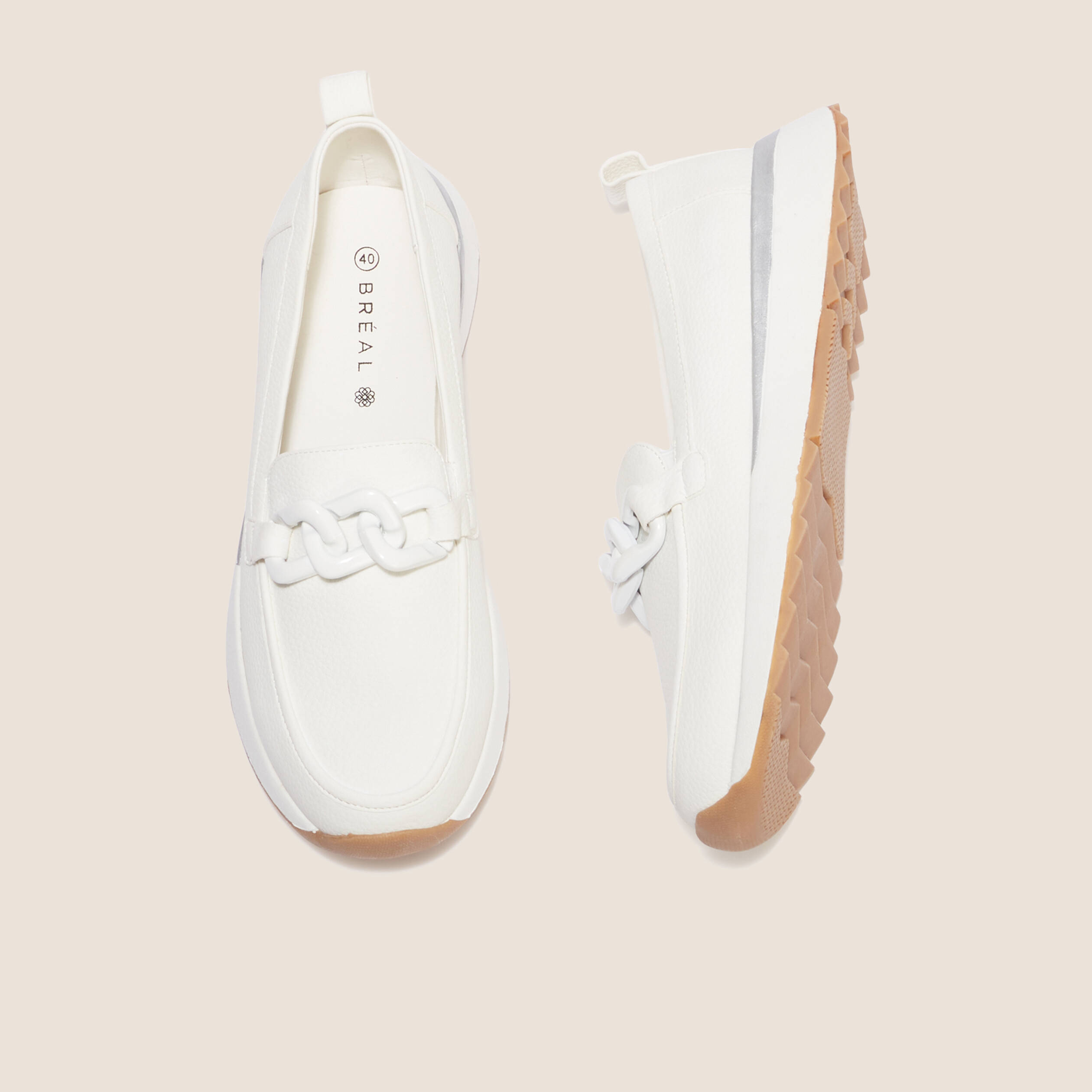 Mocassins détail chaîne blanc femme