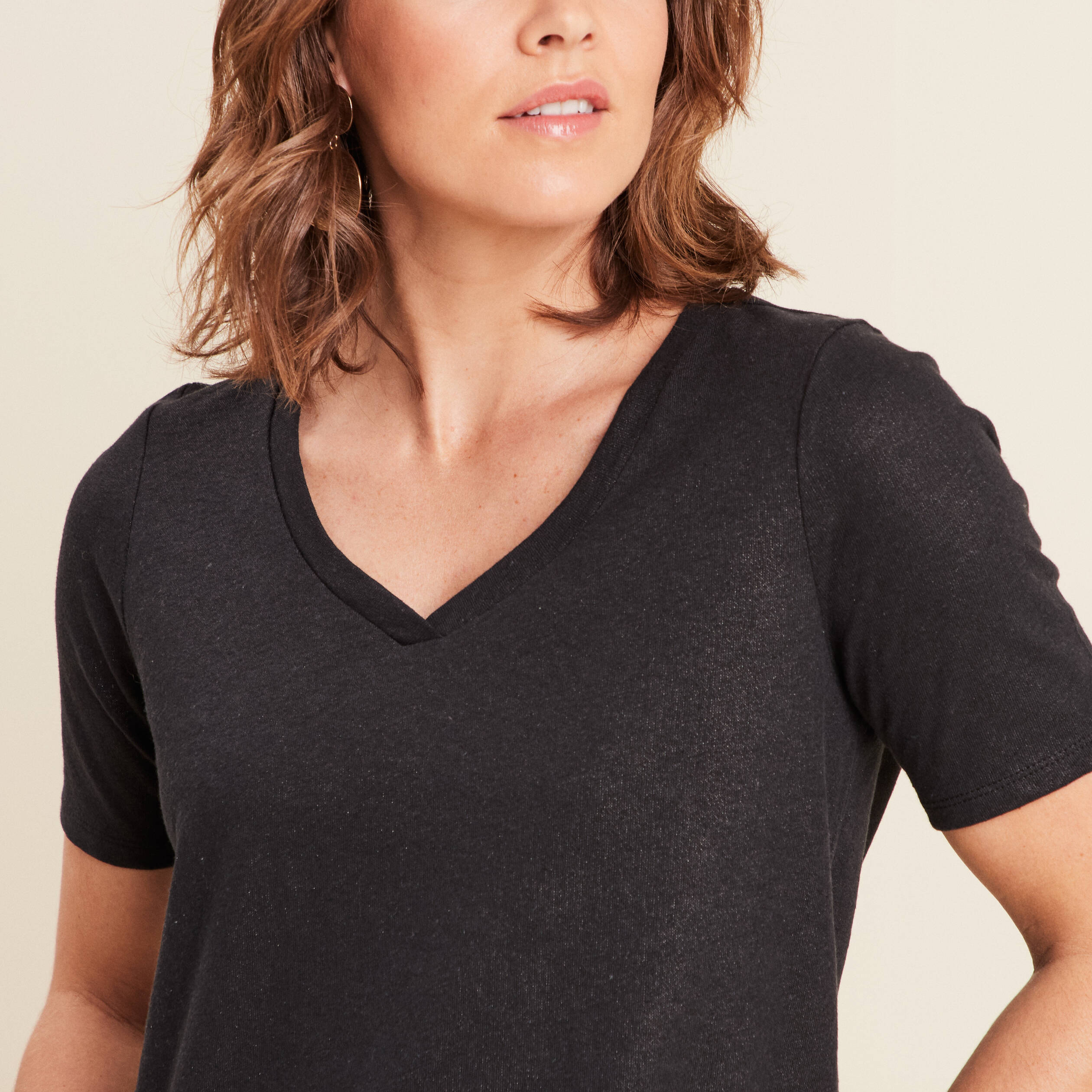 T-shirt col V manches courtes noir femme