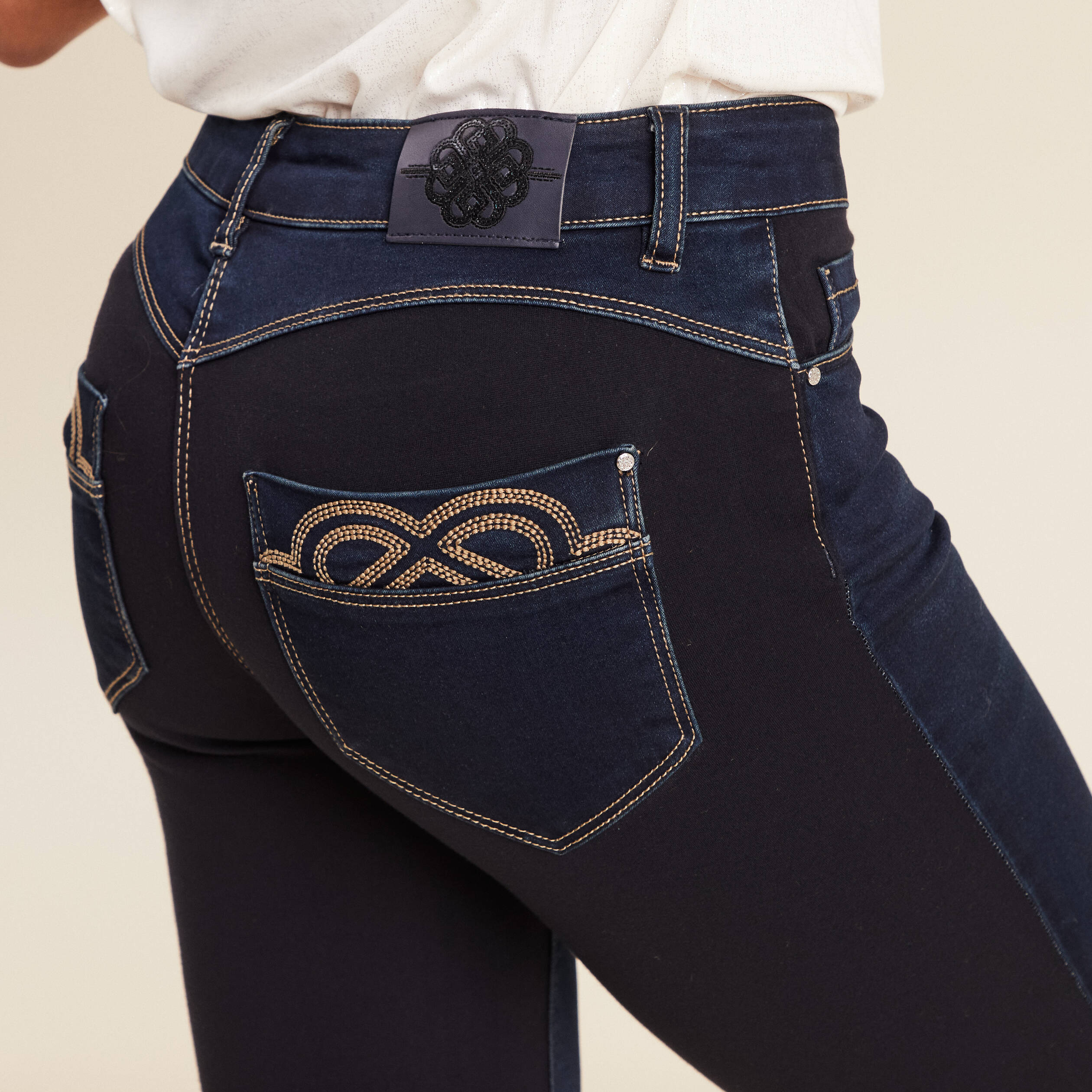 Jean ajusté 7/8ème effet bi-matière denim brut femme