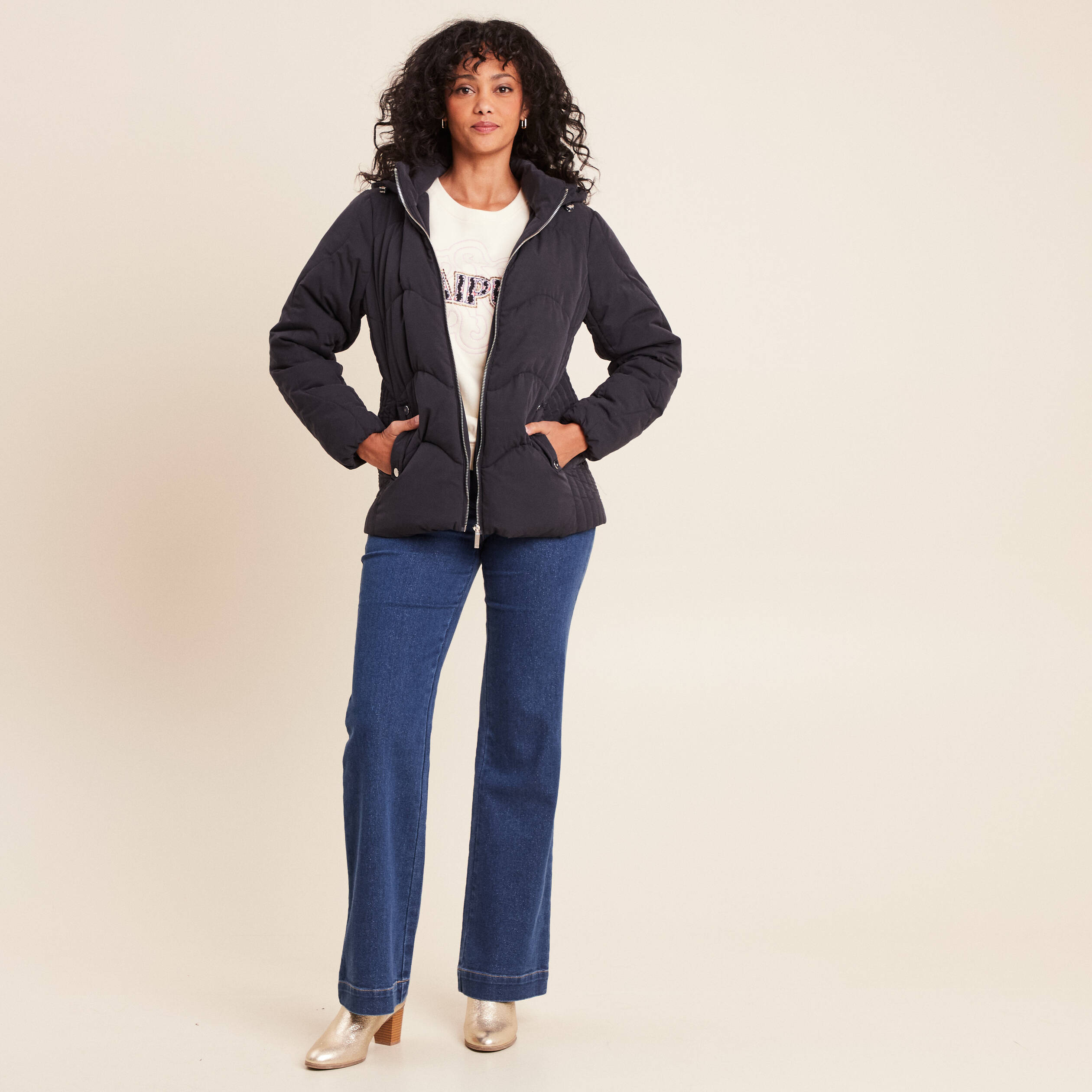 Doudoune cintr&eacute;e courte bleu fonc&eacute; femme