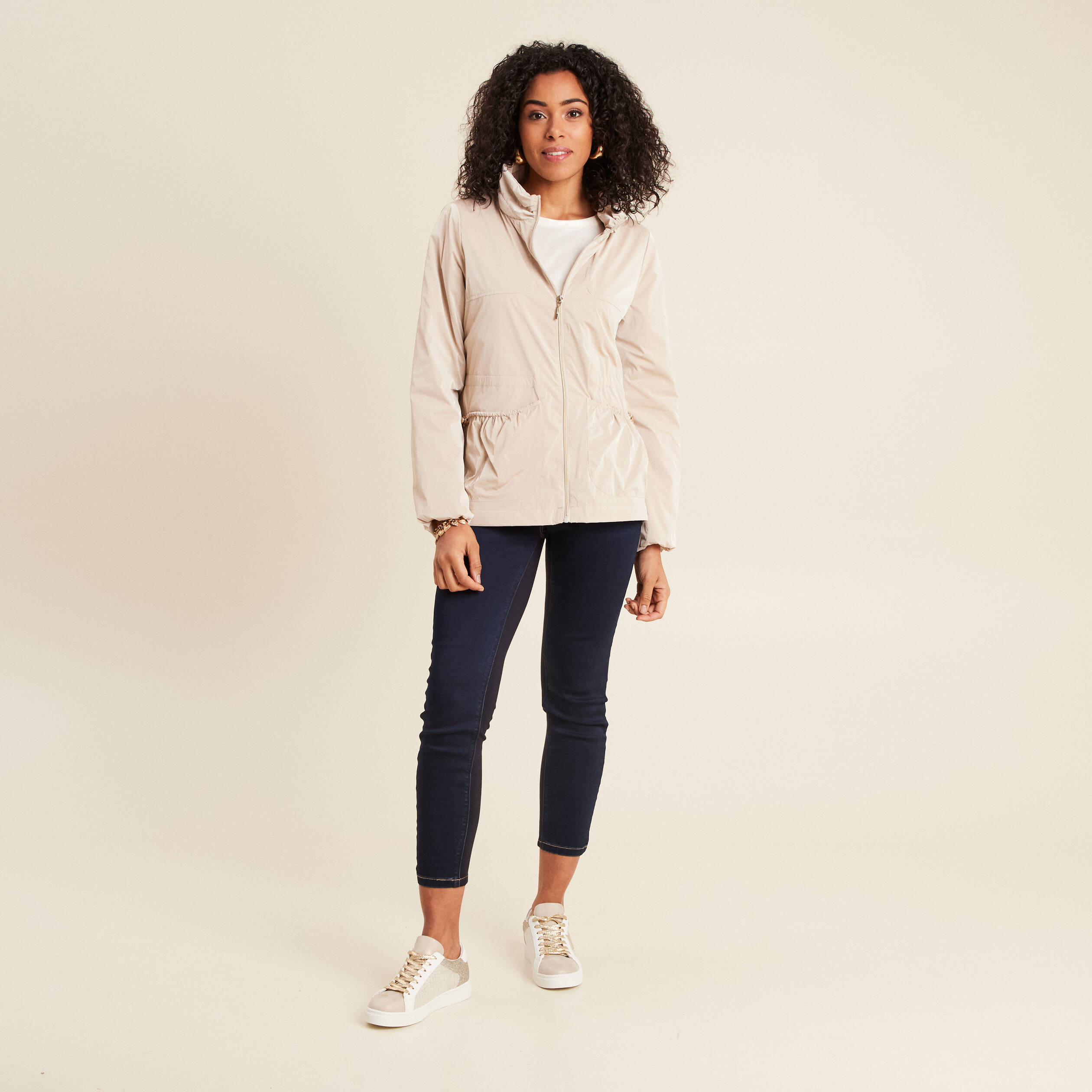 Coupe-vent court zippé sable femme