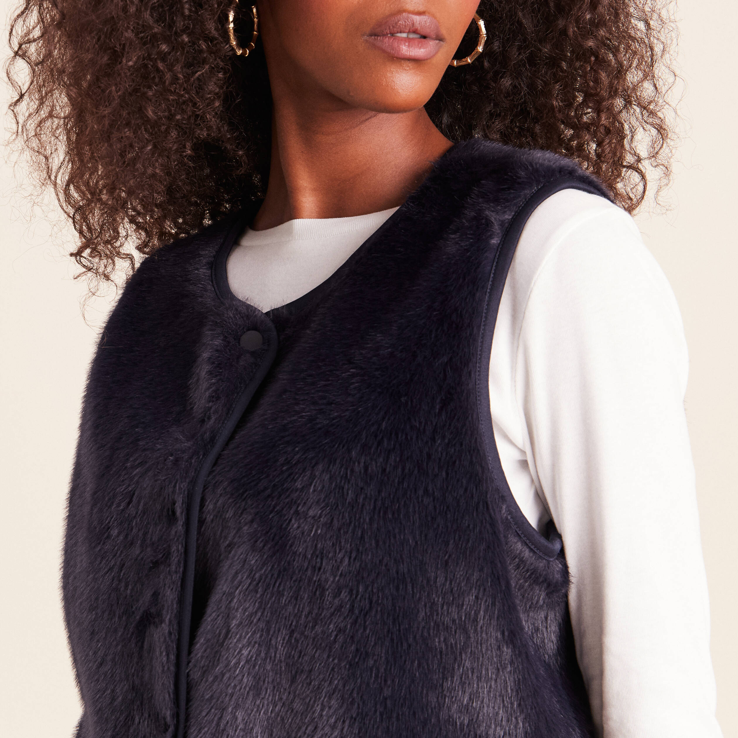 Gilet droit sans manches fausse fourrure bleu fonc&eacute; femme
