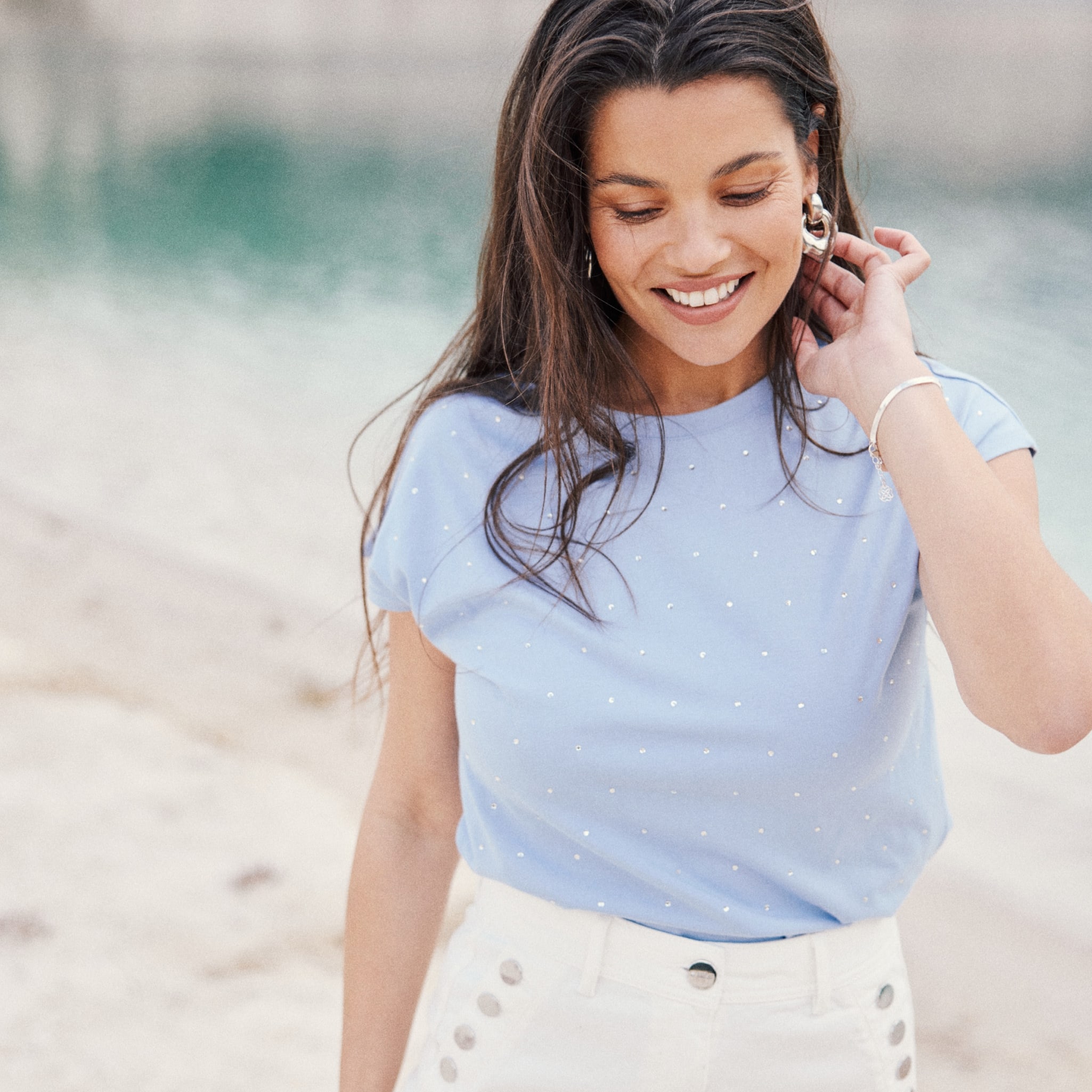 t shirt manches courtes strass bleu ciel femme T-shirt manches courtes strass bleu ciel femme