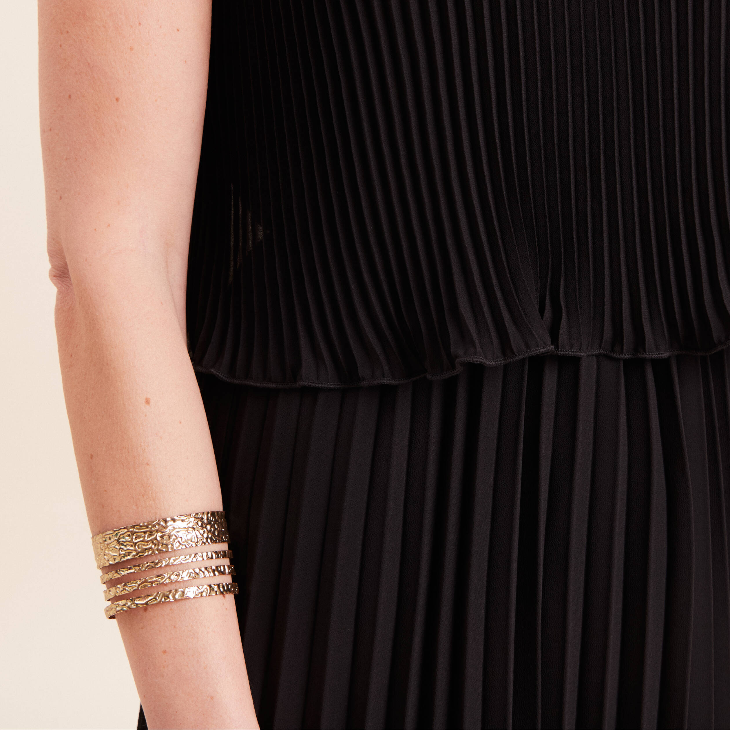 Robe pliss&eacute;e sans manches col rond noir femme