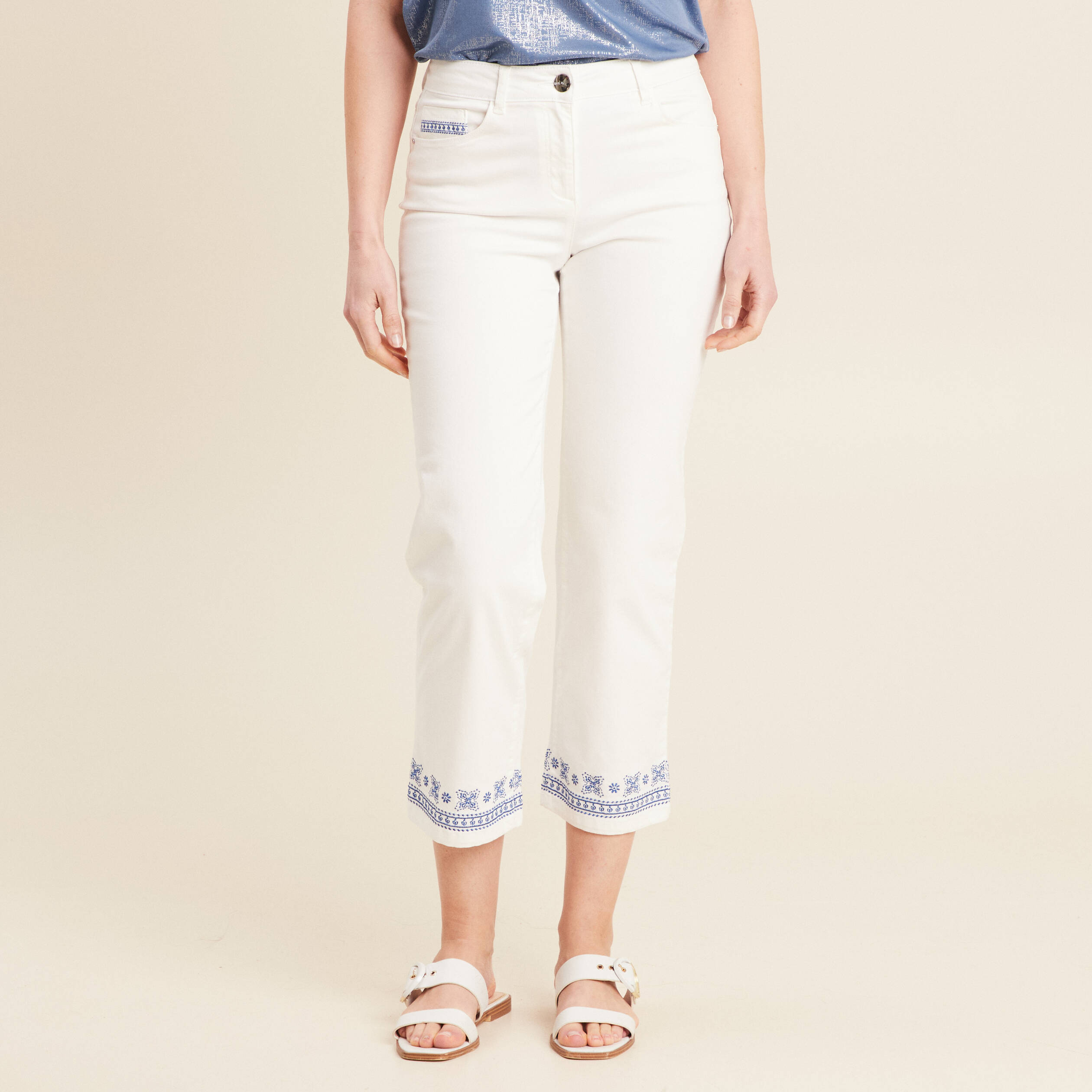 Jean droit brodé blanc femme
