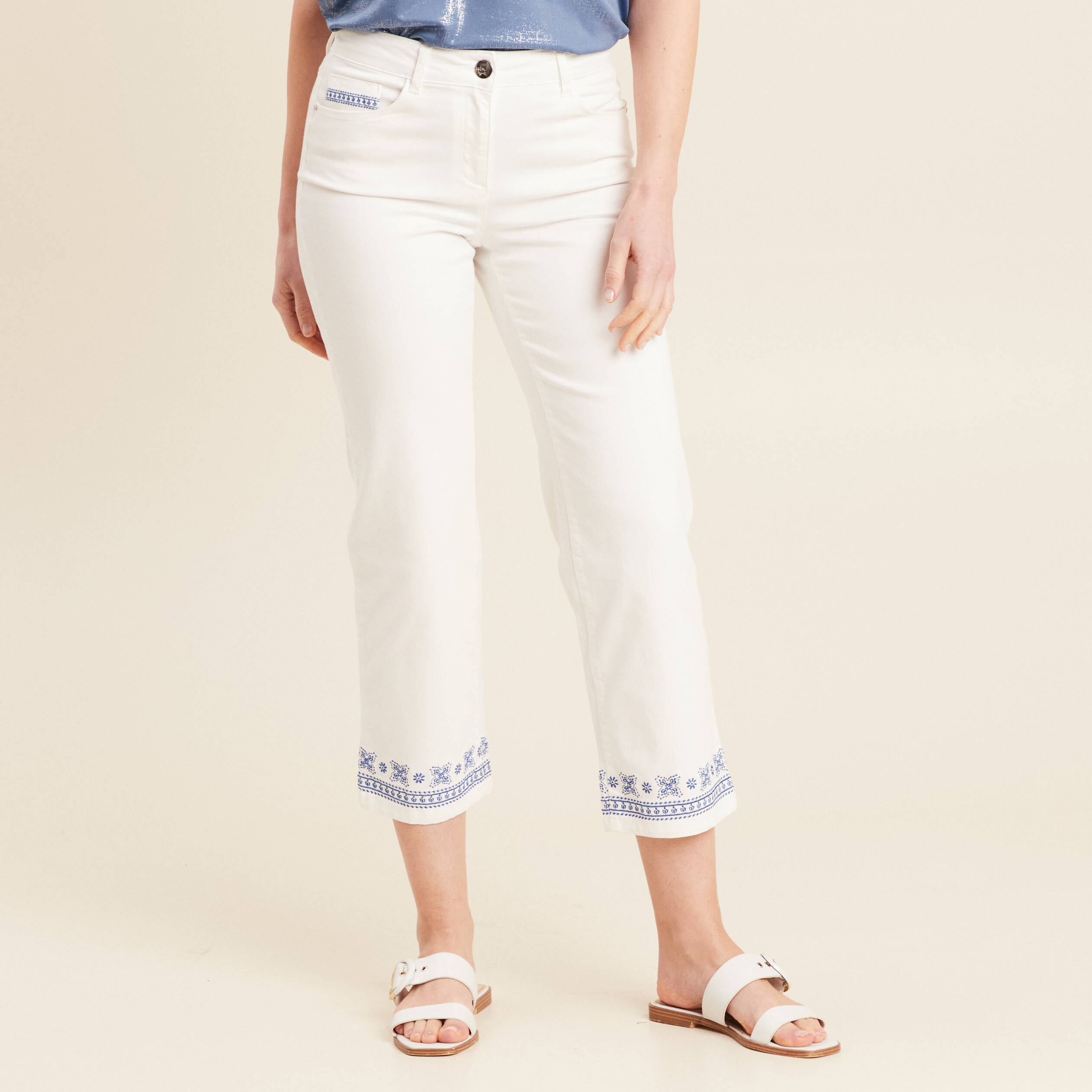 Jean droit brodé blanc femme