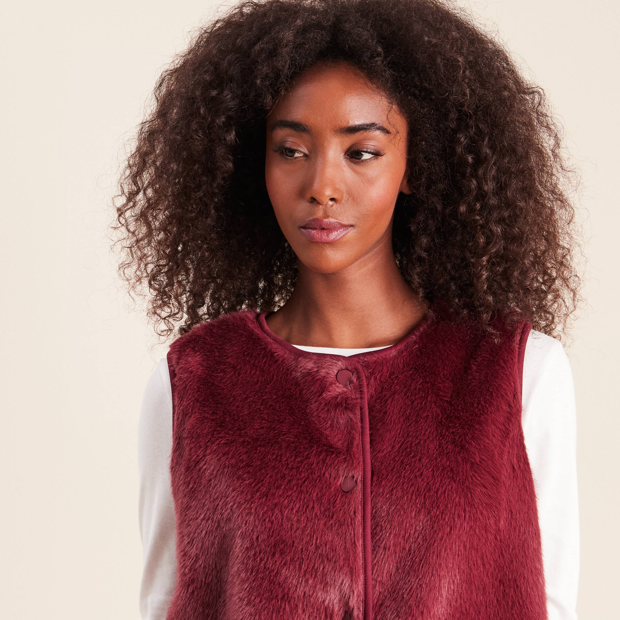 Gilet droit sans manches fausse fourrure bordeaux femme