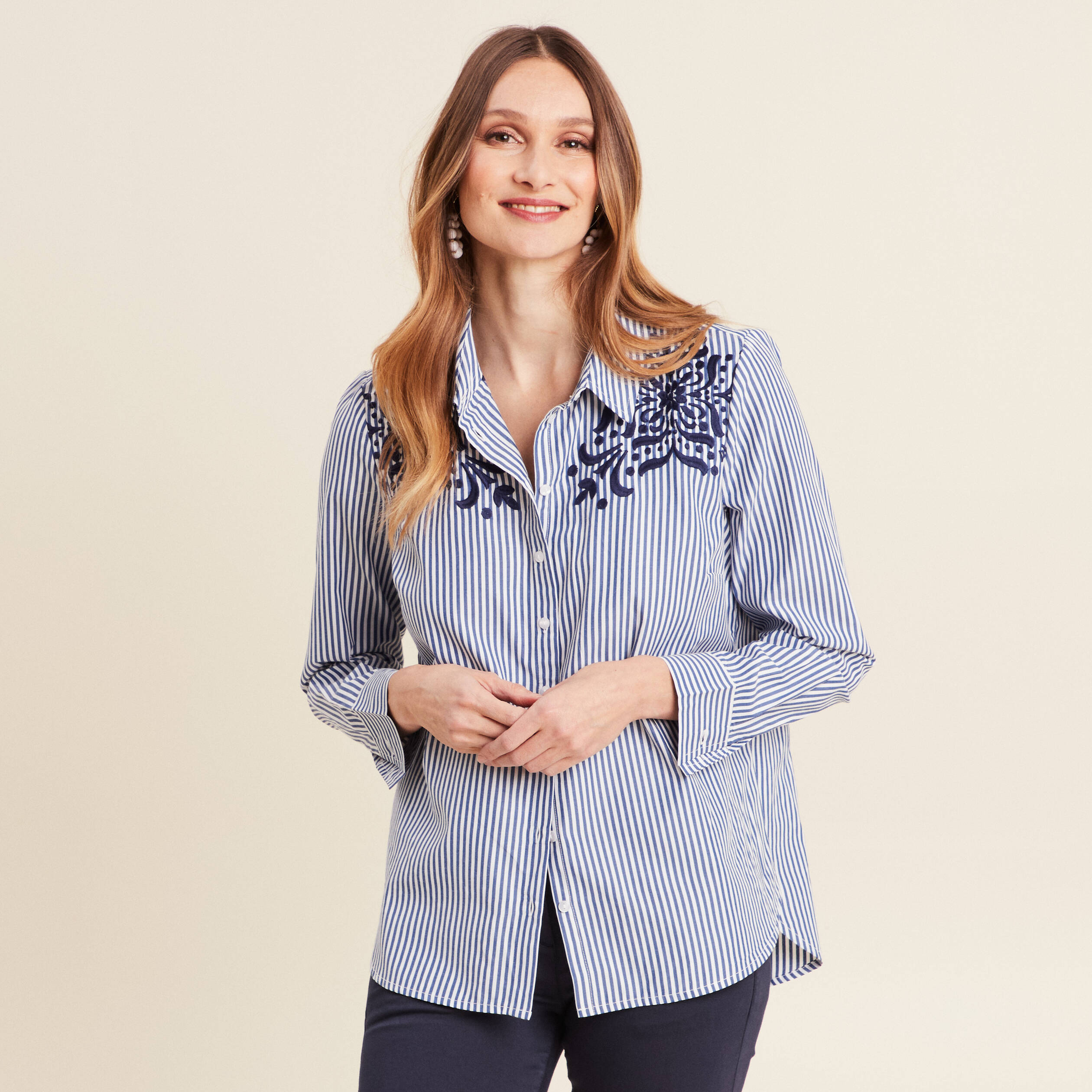 Chemise manches longues brodée bleu femme