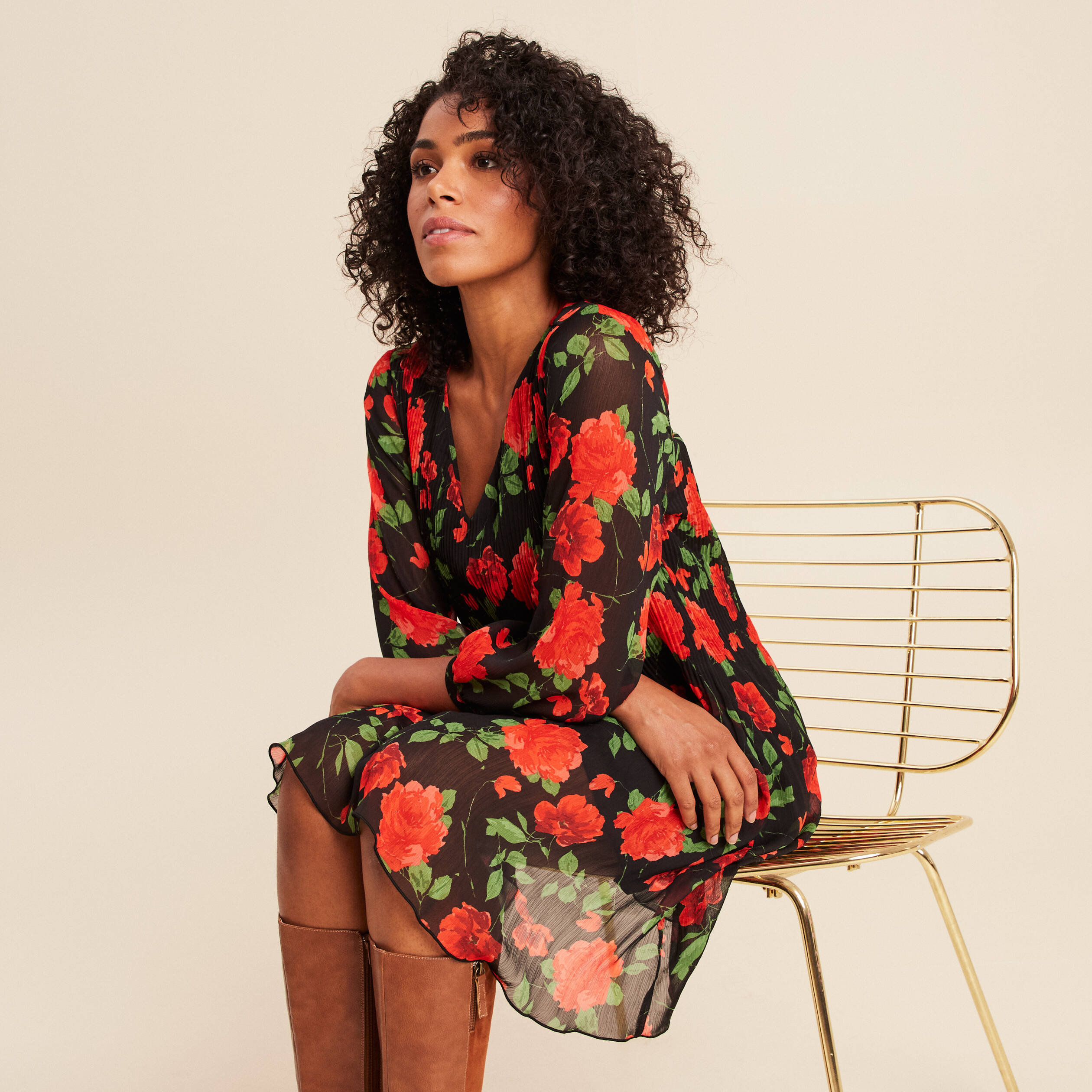 Robe courte &eacute;vas&eacute;e pliss&eacute;e manches 3/4 rouge femme