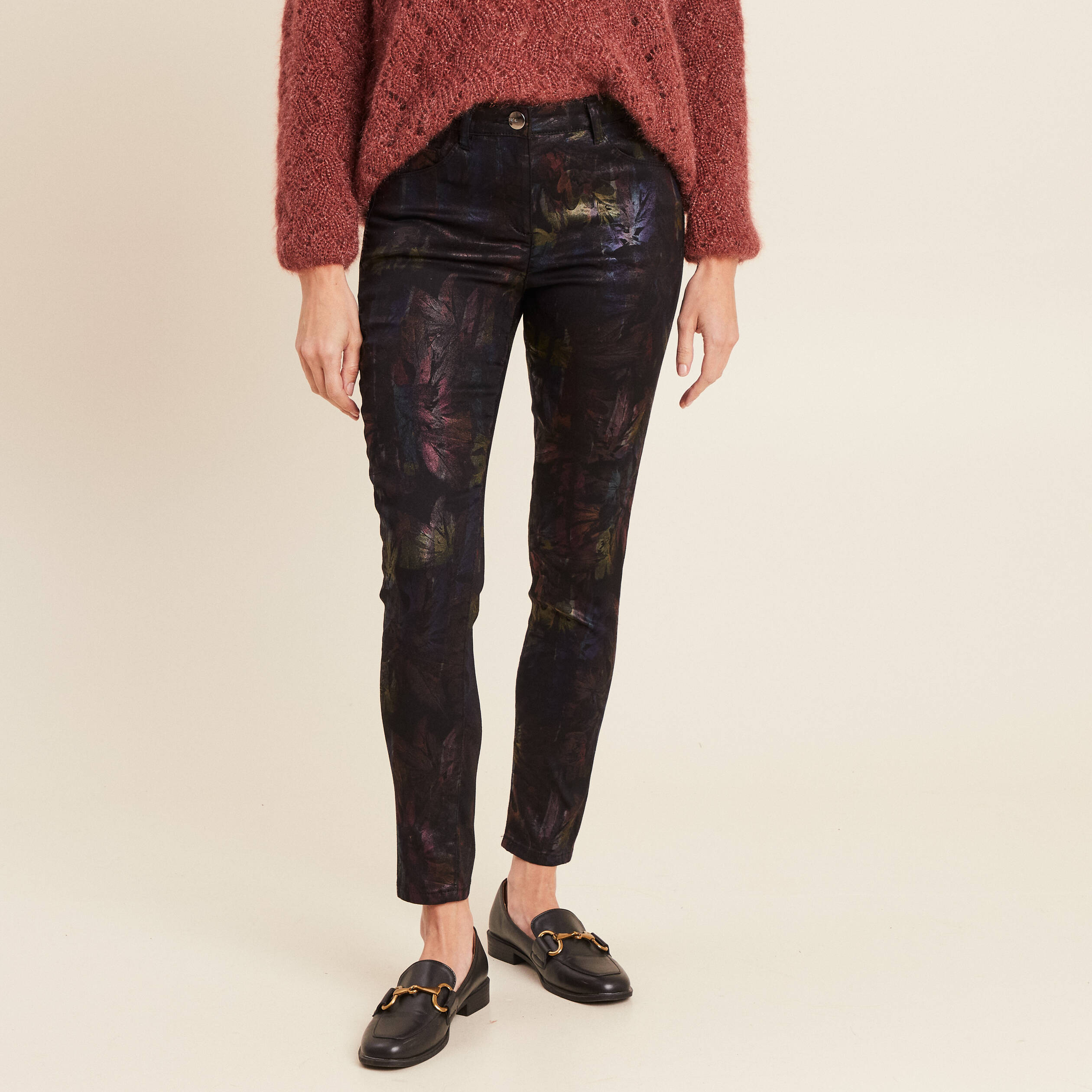 Pantalon ajusté enduit 7/8ème multicolore femme