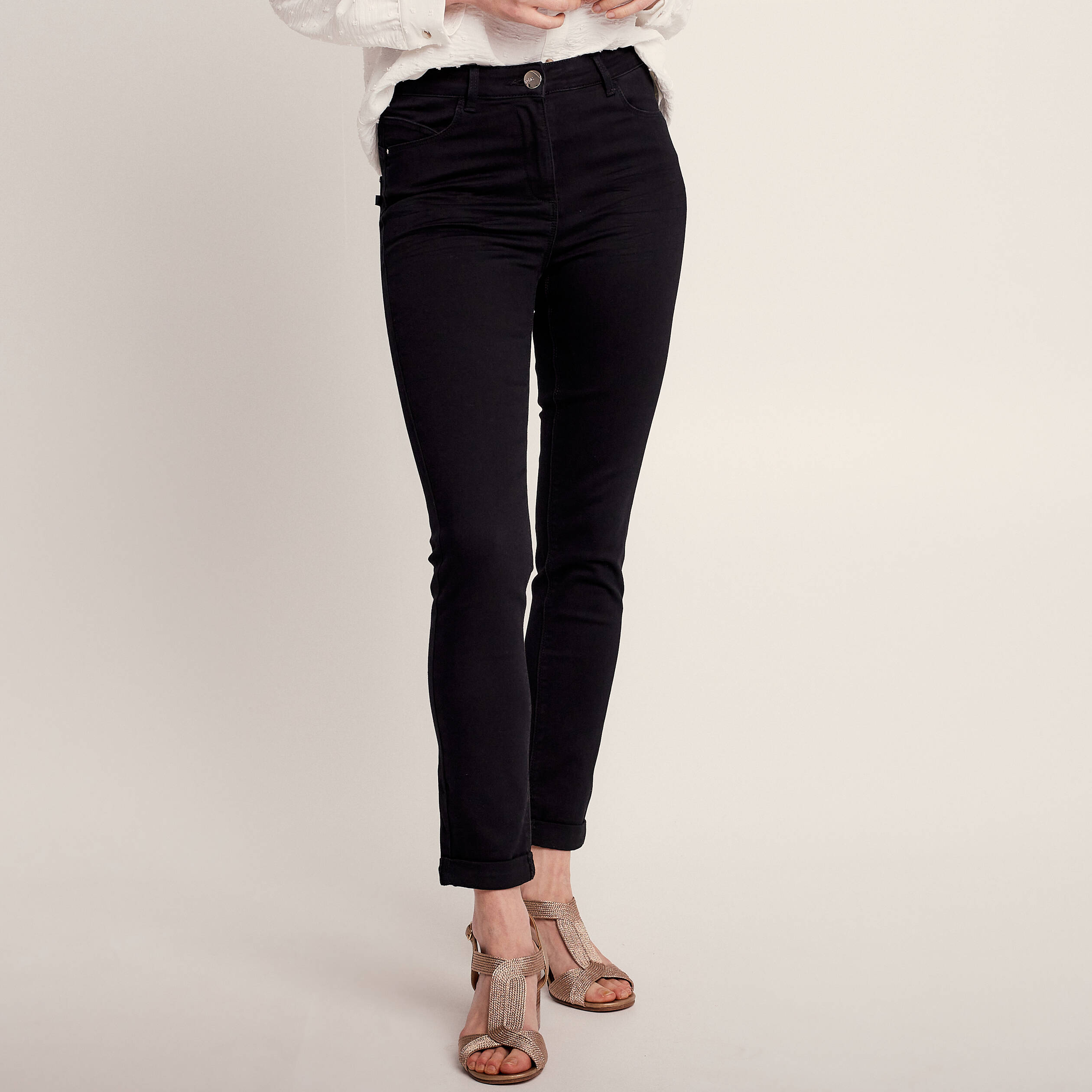 Jean ajusté taille standard 7/8ème noir femme