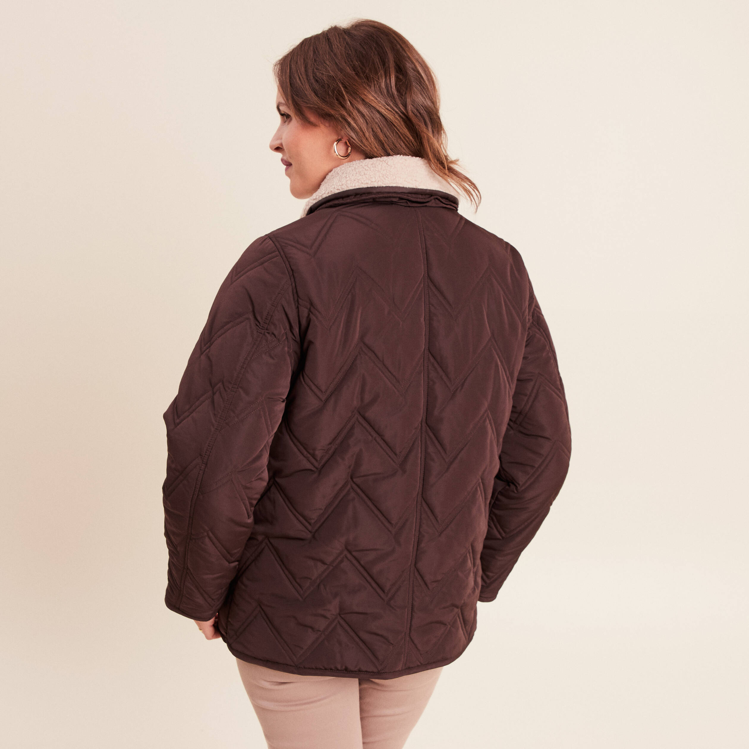 Doudoune courte doubl&eacute;e col amovible marron fonc&eacute; femme