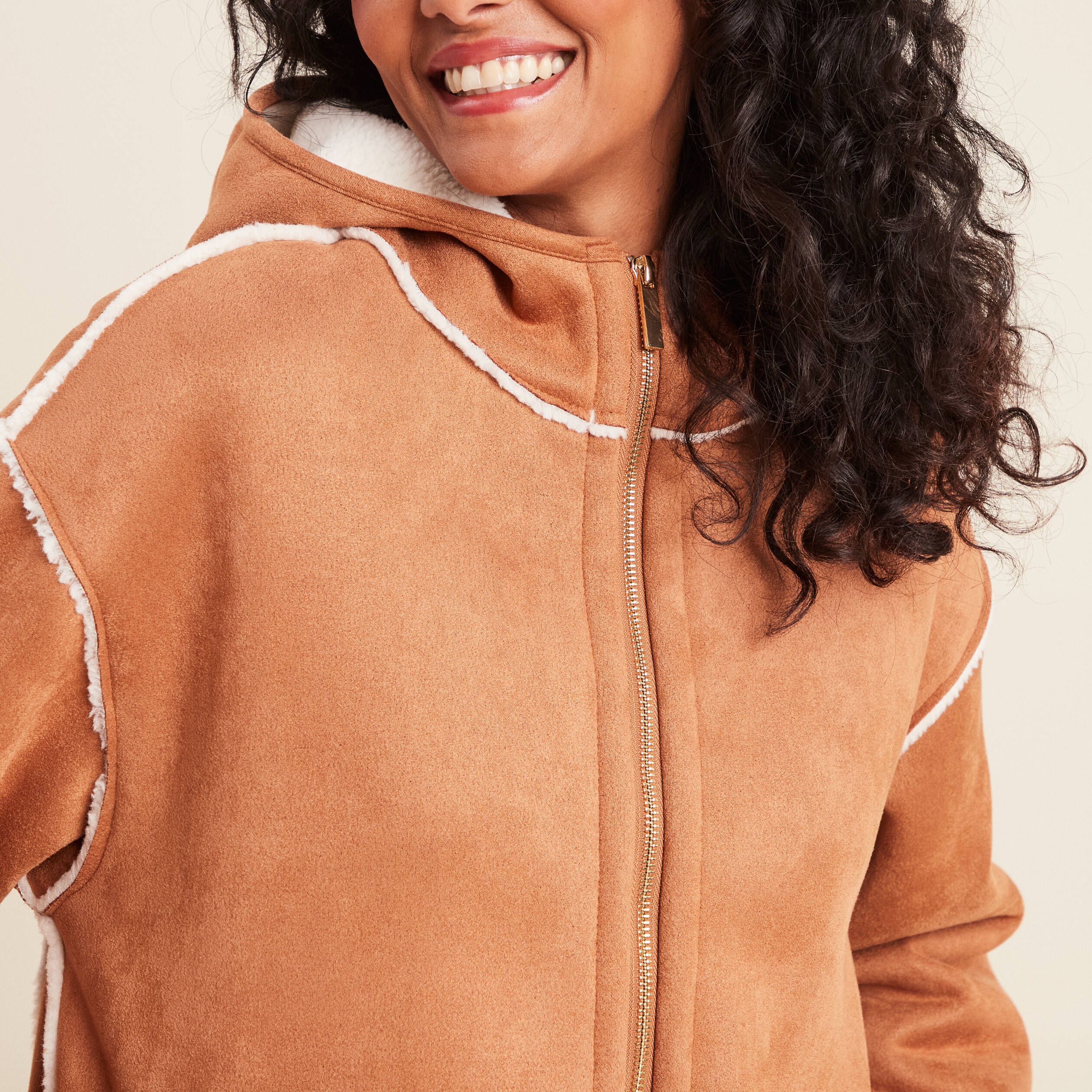 Manteau su&eacute;dine &agrave; capuche marron femme