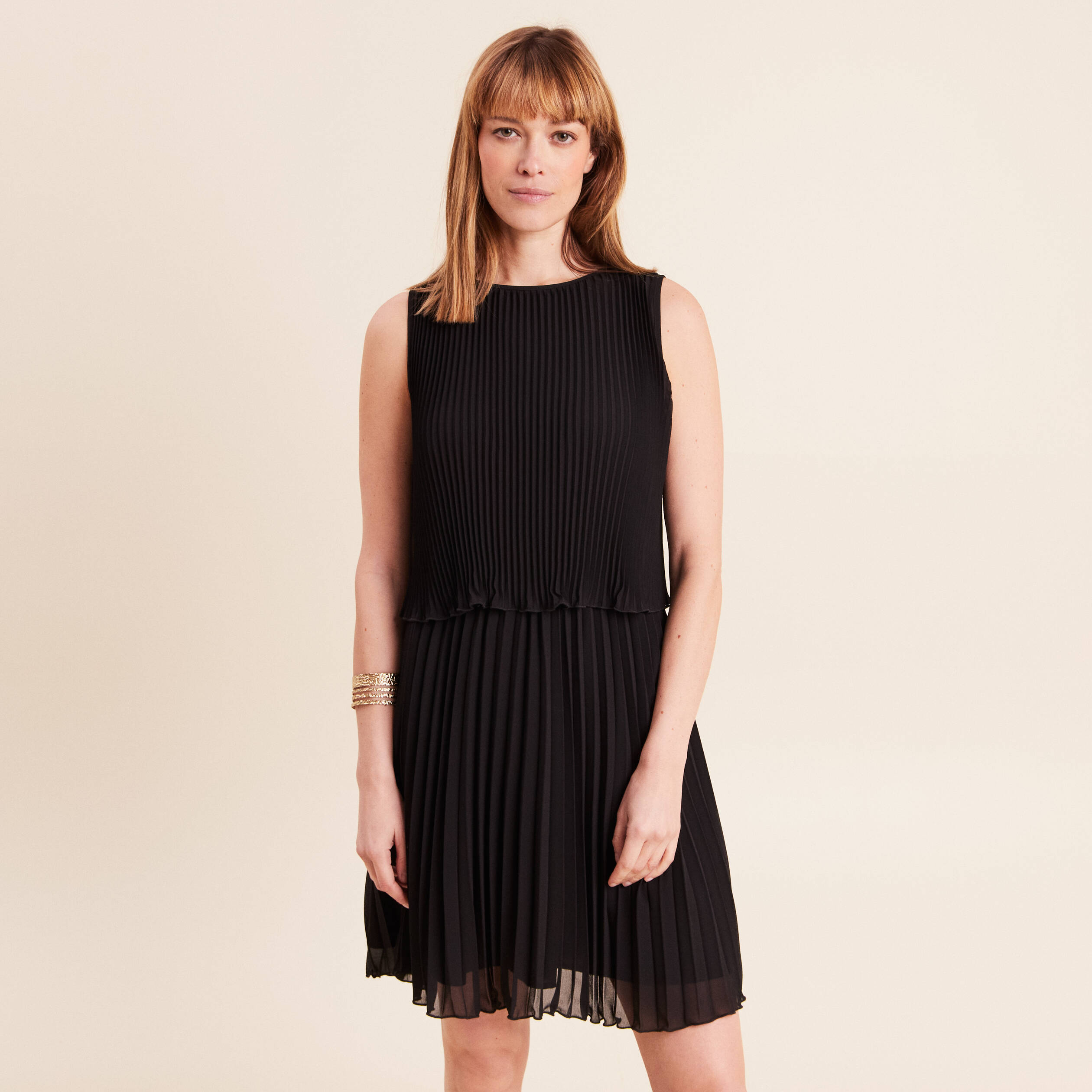 Robe pliss&eacute;e sans manches col rond noir femme