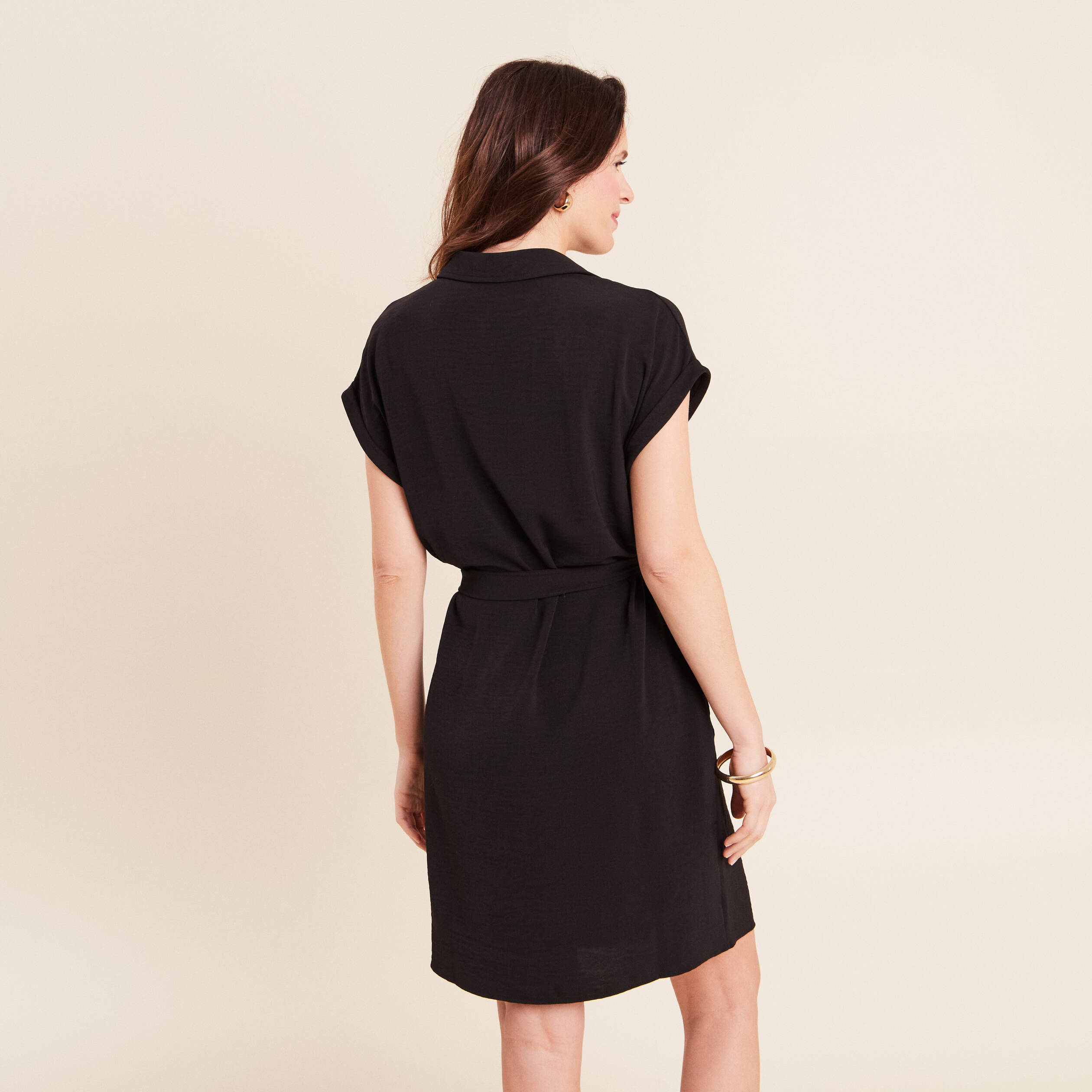 Robe droite courte manches courtes noir femme