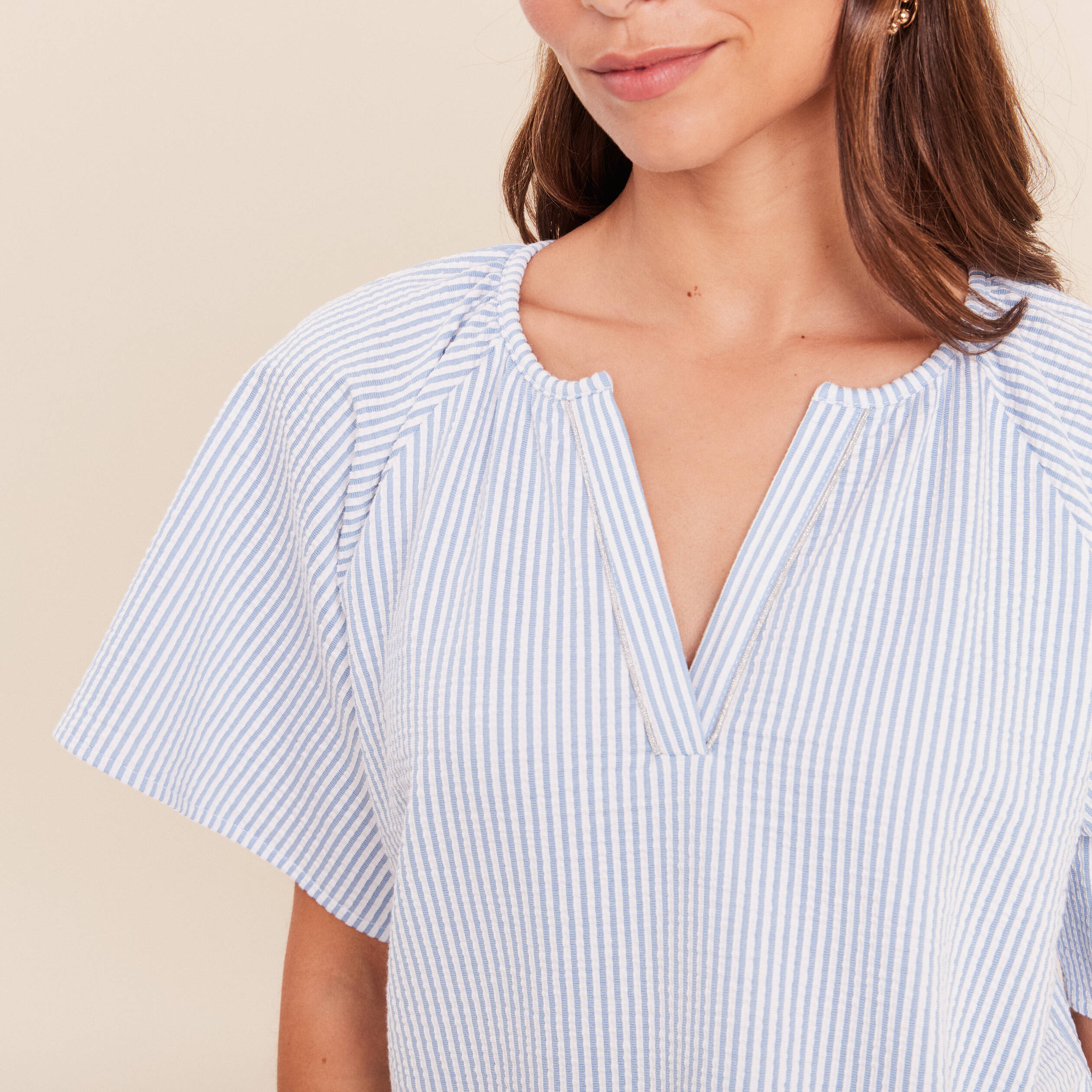 Blouse courte bas resserr&eacute; bleu femme