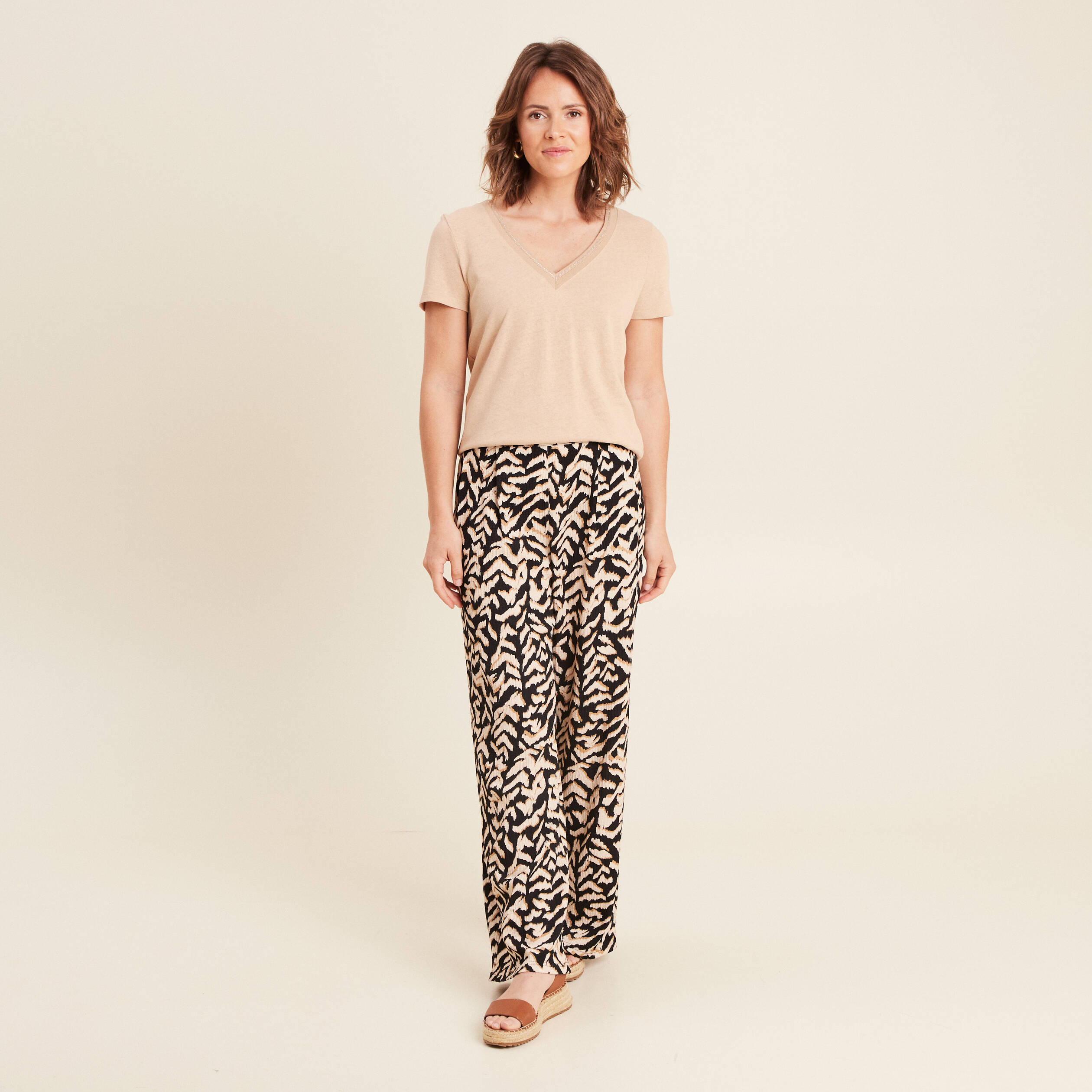 T-shirt manches courtes col en V sable femme