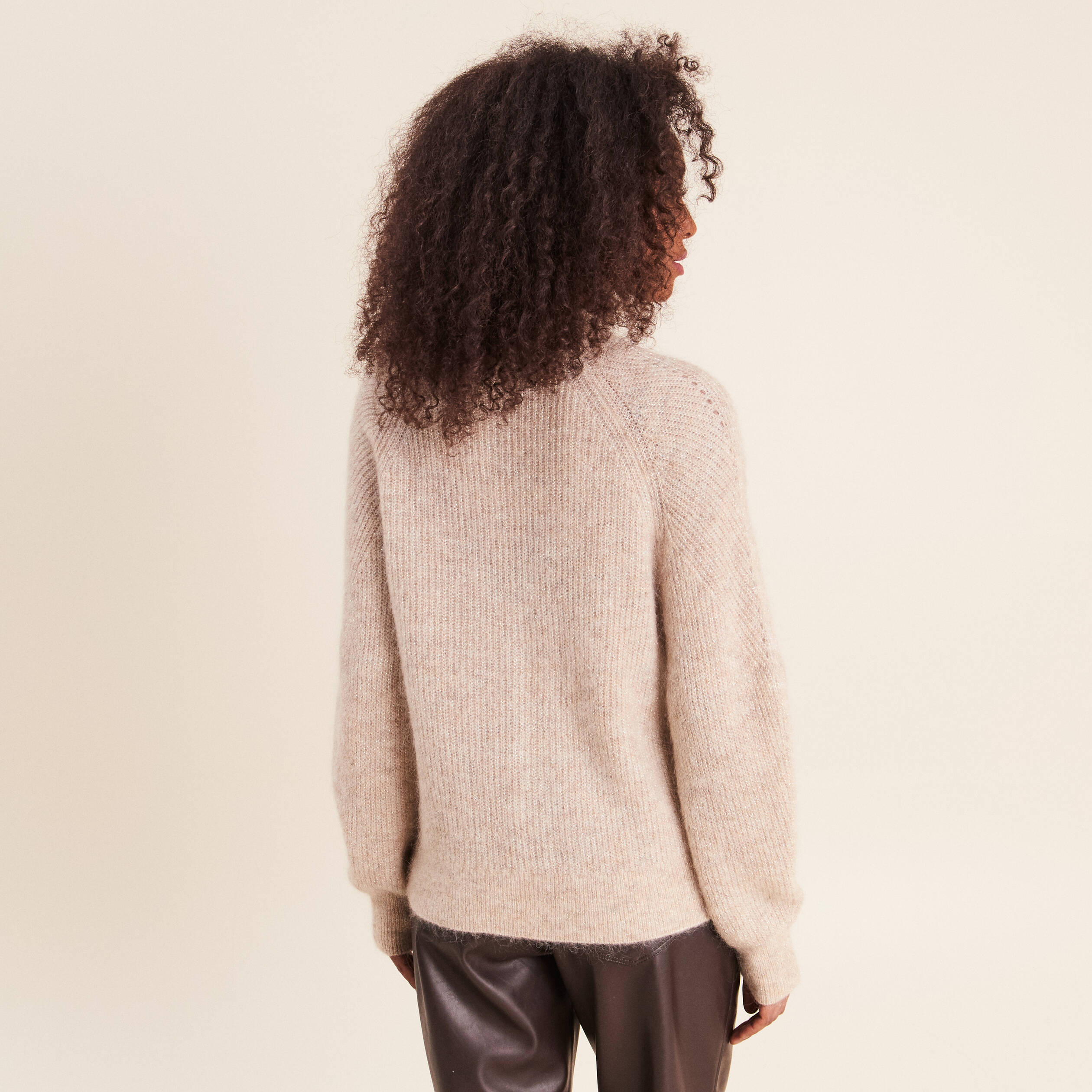 Pull droit col montant manches longues beige femme