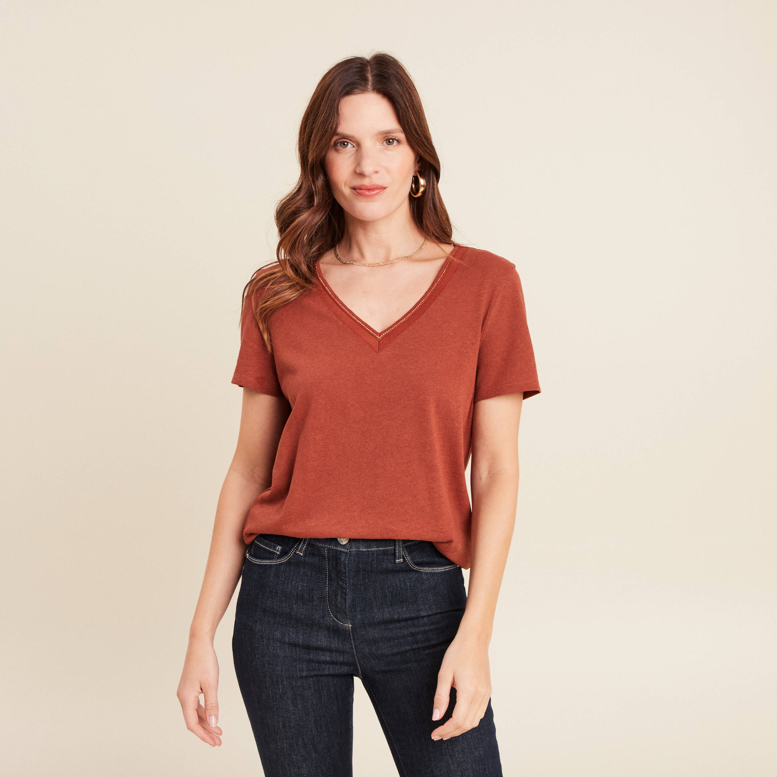 t shirt manches courtes col en v marron fonce femme T-shirt manches courtes col en V marron foncé femme