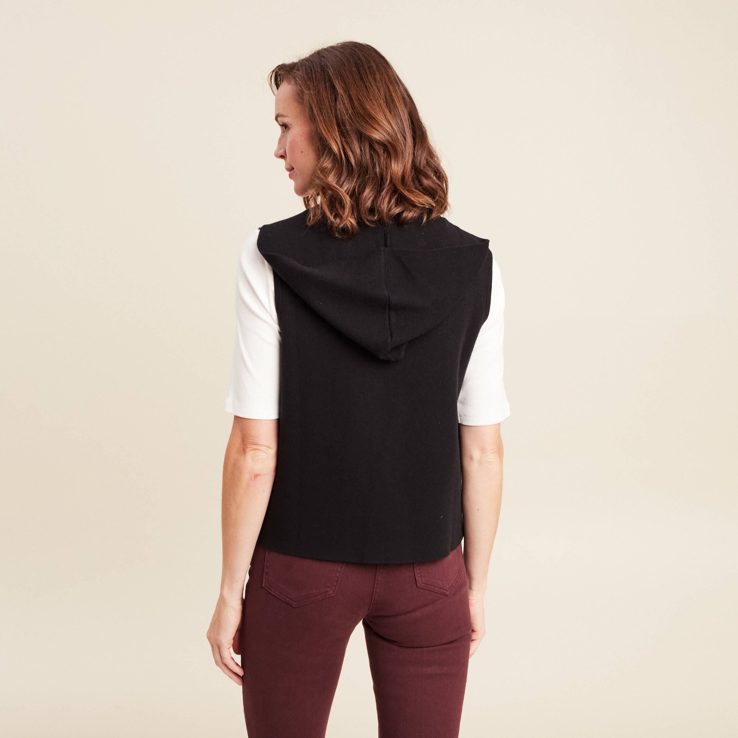 Gilet droit mi-long &agrave; capuche noir femme