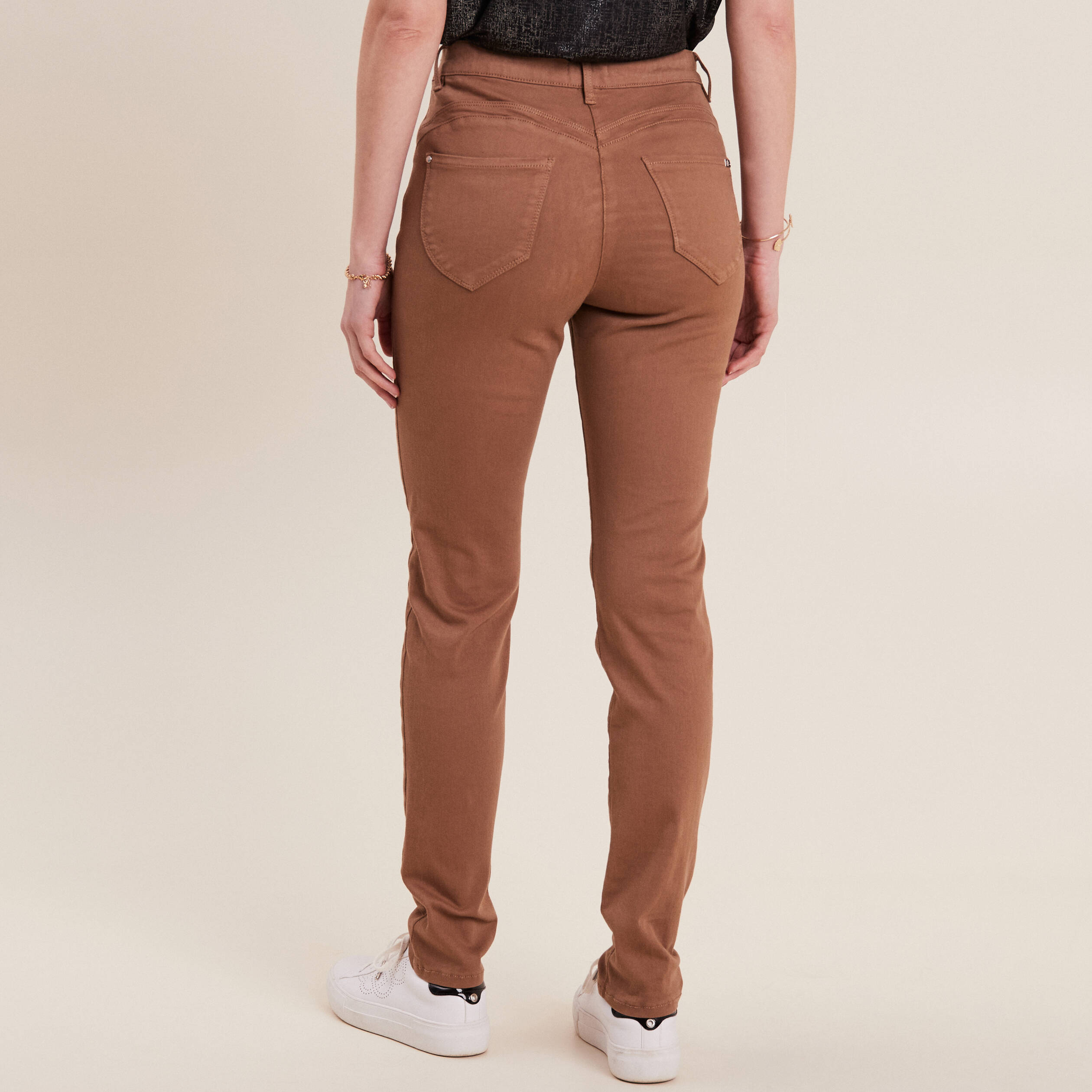 Jean magique ajusté taille standard marron femme