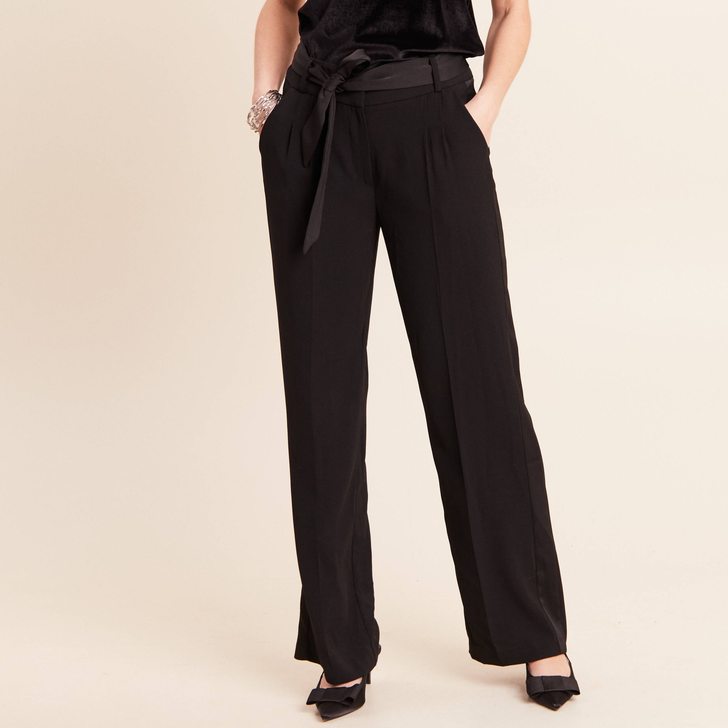 Pantalon satin&eacute; coupe droite noir femme