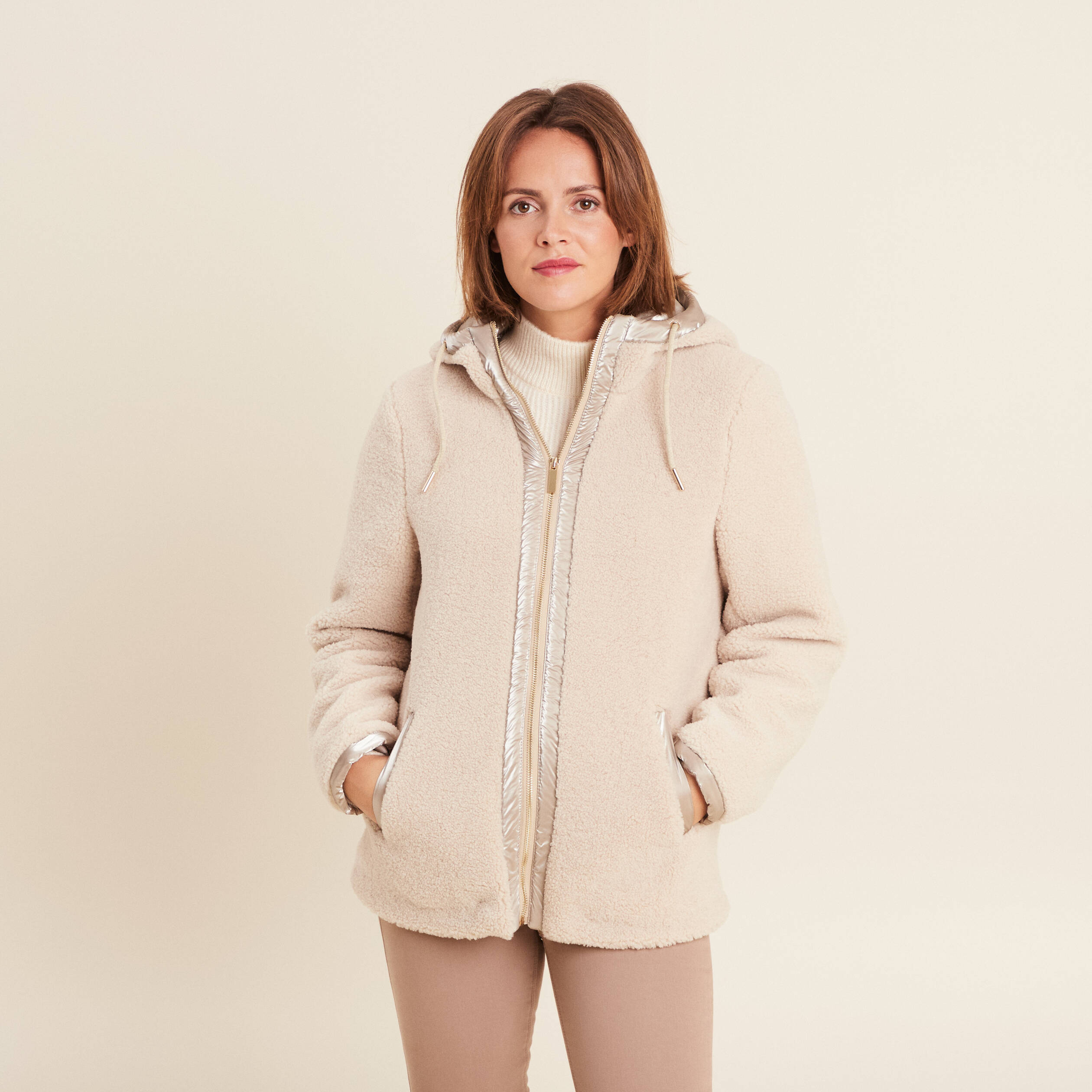Manteau à capuche laine mouton ecru femme
