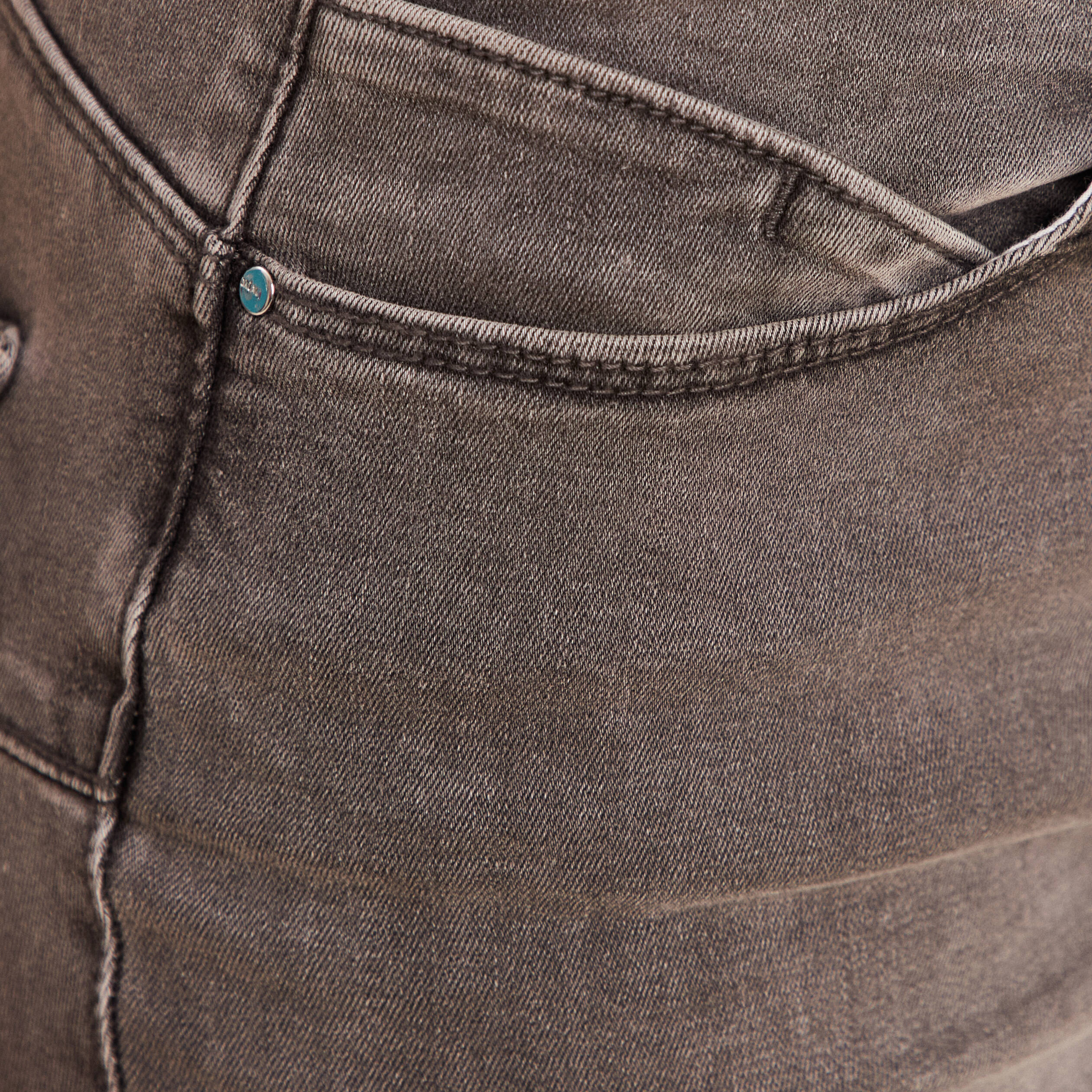 Jean ajusté taille standard 7/8ème gris femme