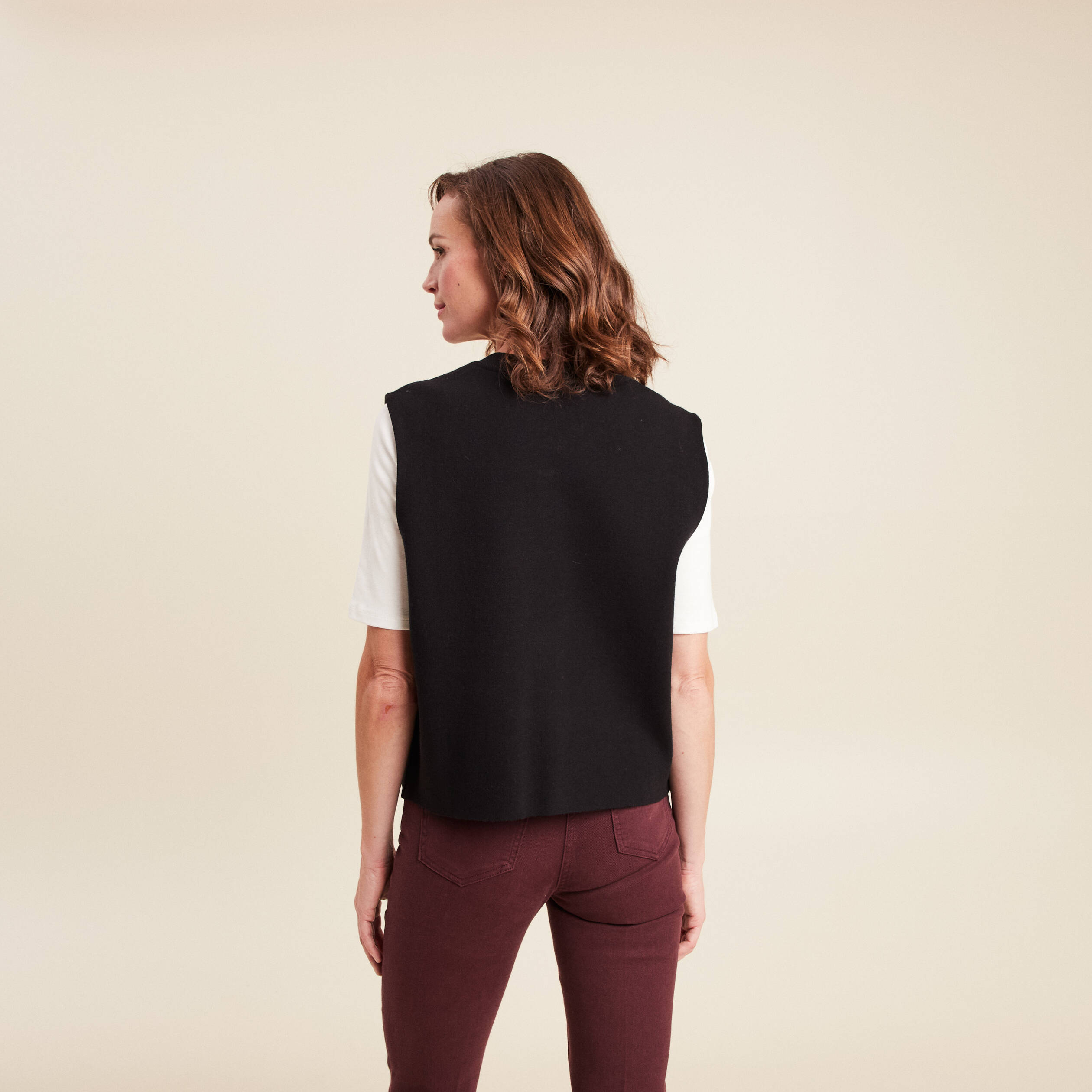 Gilet droit court sans manches noir femme