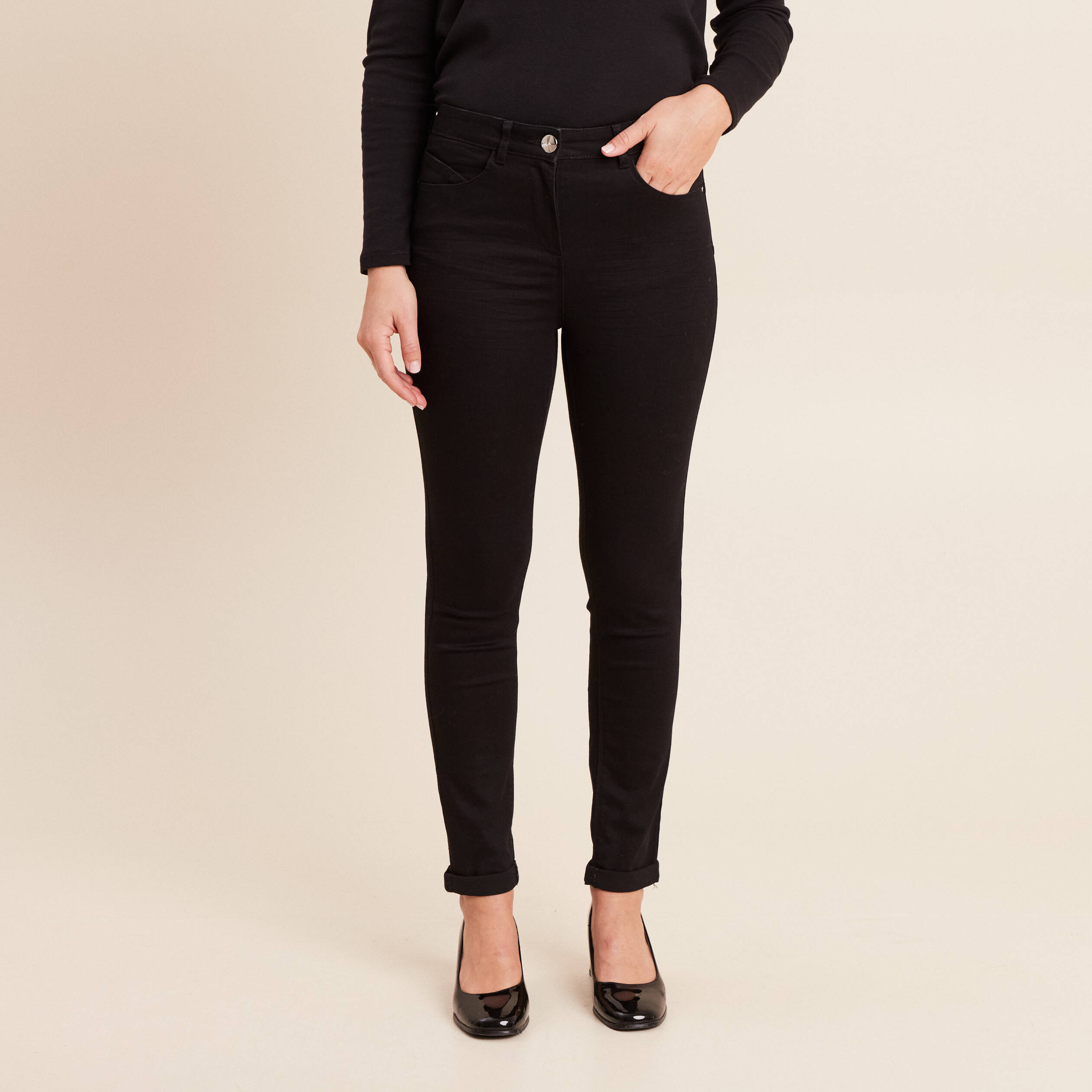Jean coupe ajust&eacute;e 7/8&egrave;me noir femme