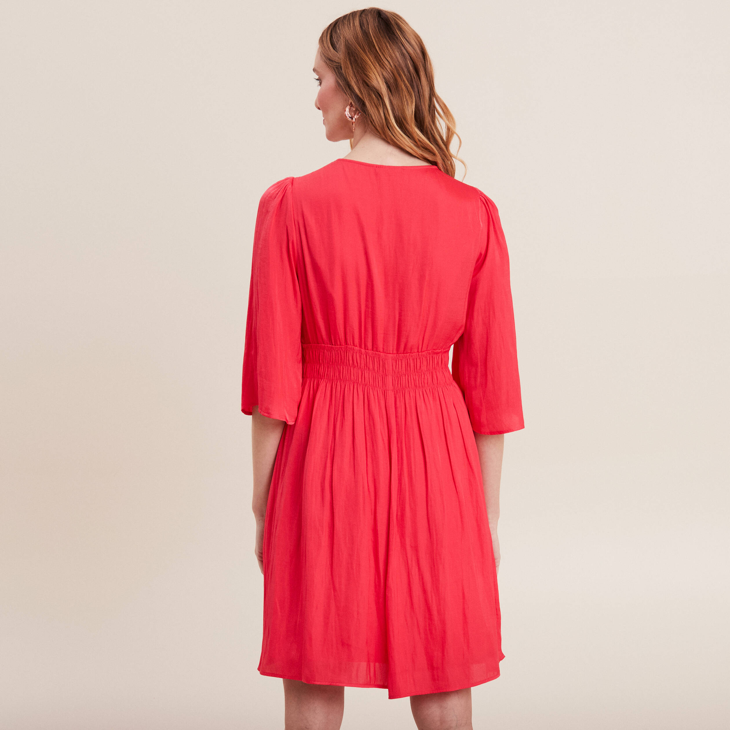 Robe empire smock&eacute;e satin rose cerise femme