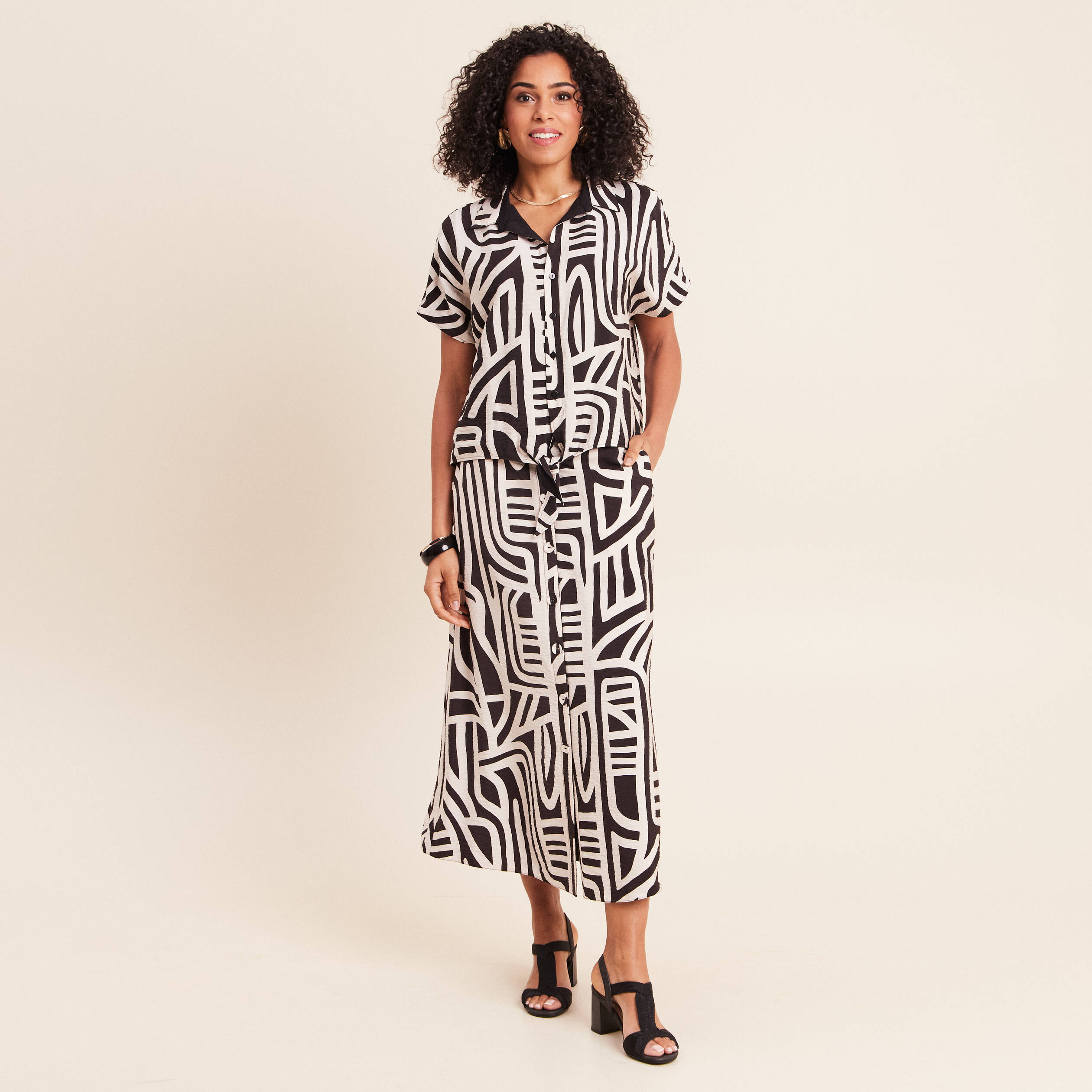 Chemise r&eacute;versible ample manches courtes noir femme