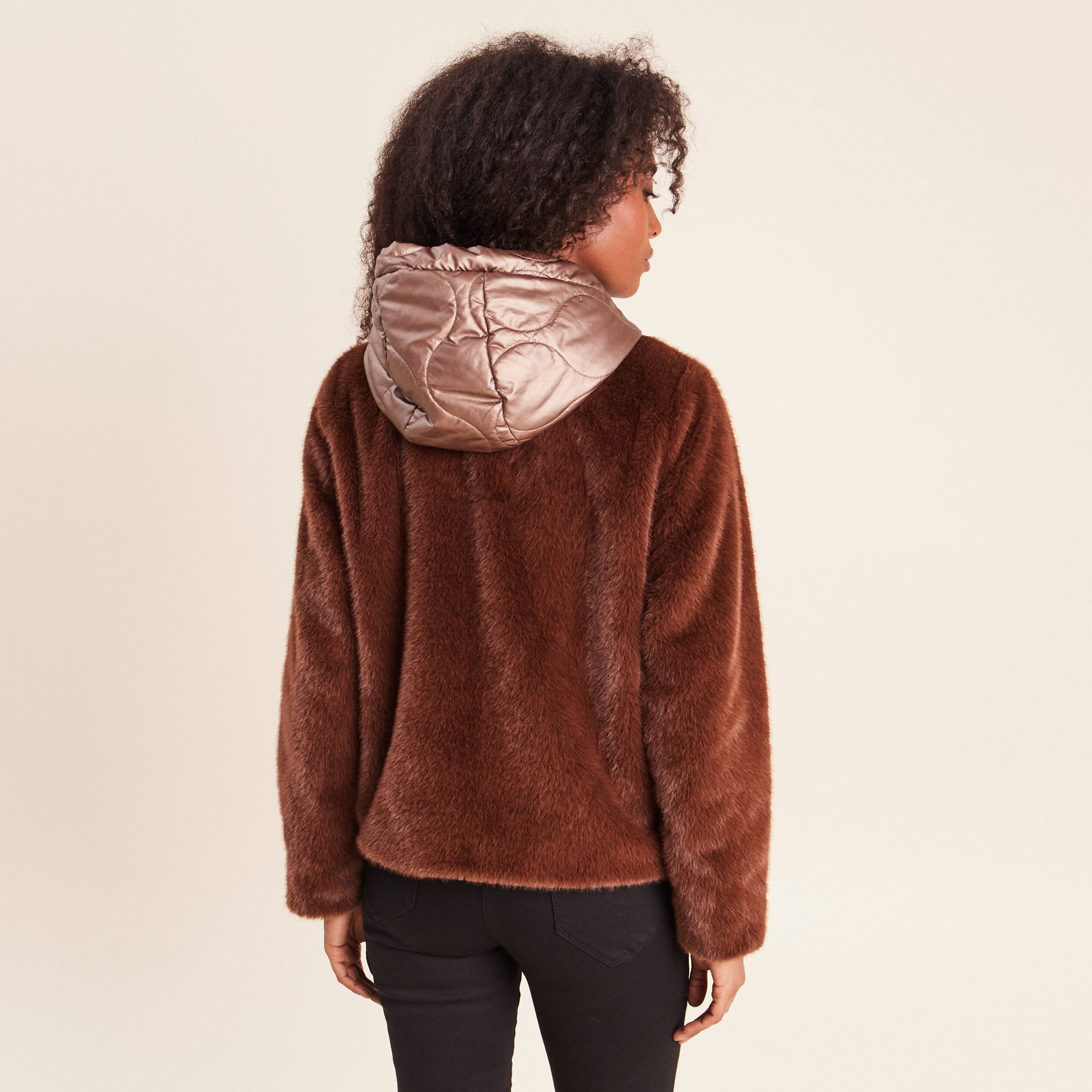 Manteau &agrave; capuche fausse fourrure marron fonc&eacute; femme