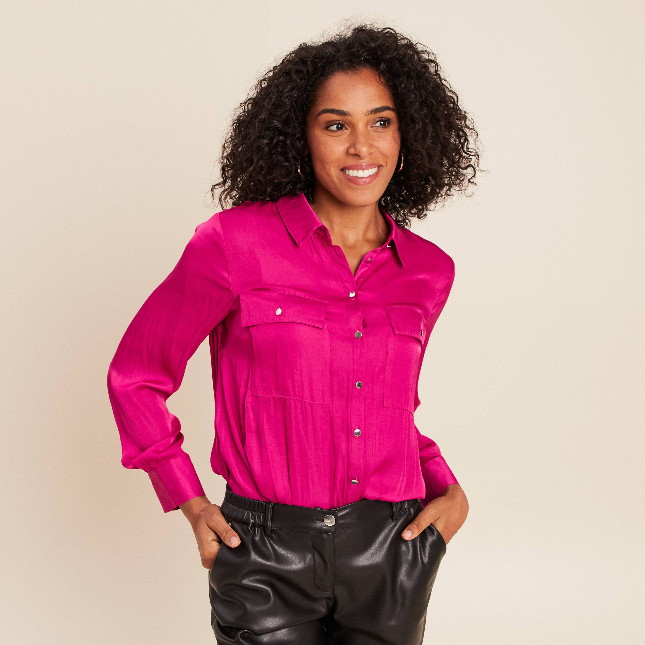 Chemise satin&eacute;e manches longues rose fushia femme