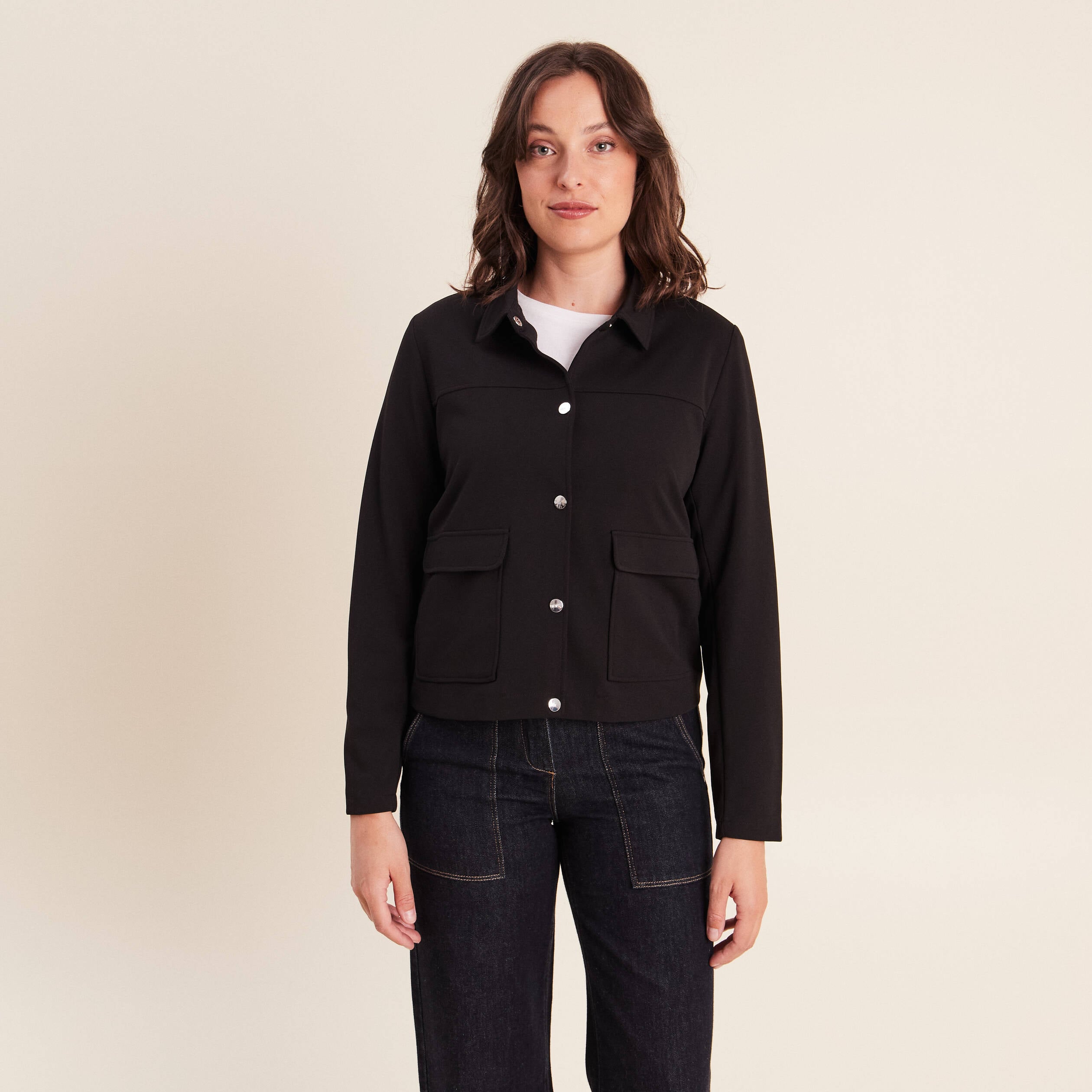 Veste courte droite manches longues noir femme