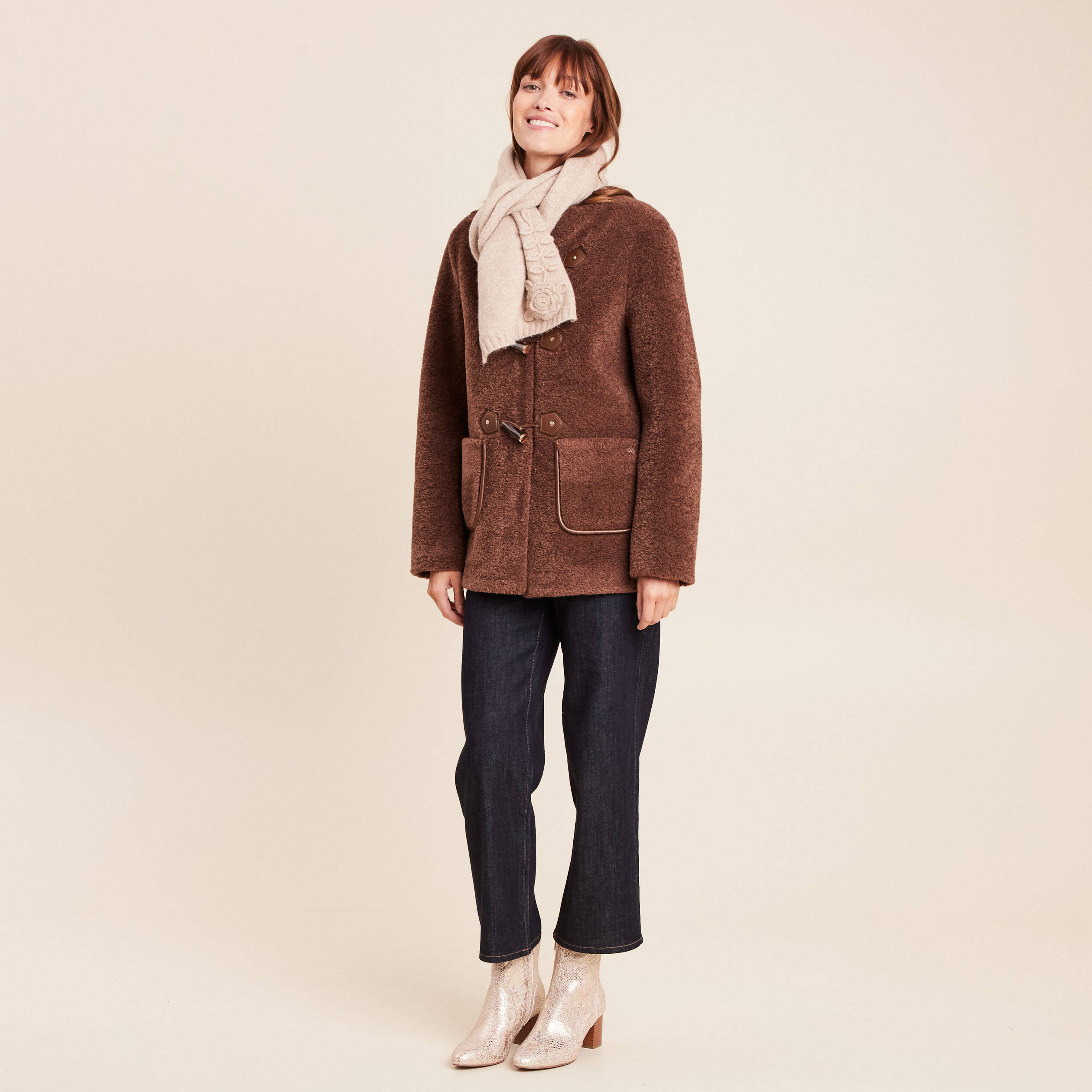 Manteau droit court en bouclette marron fonc&eacute; femme