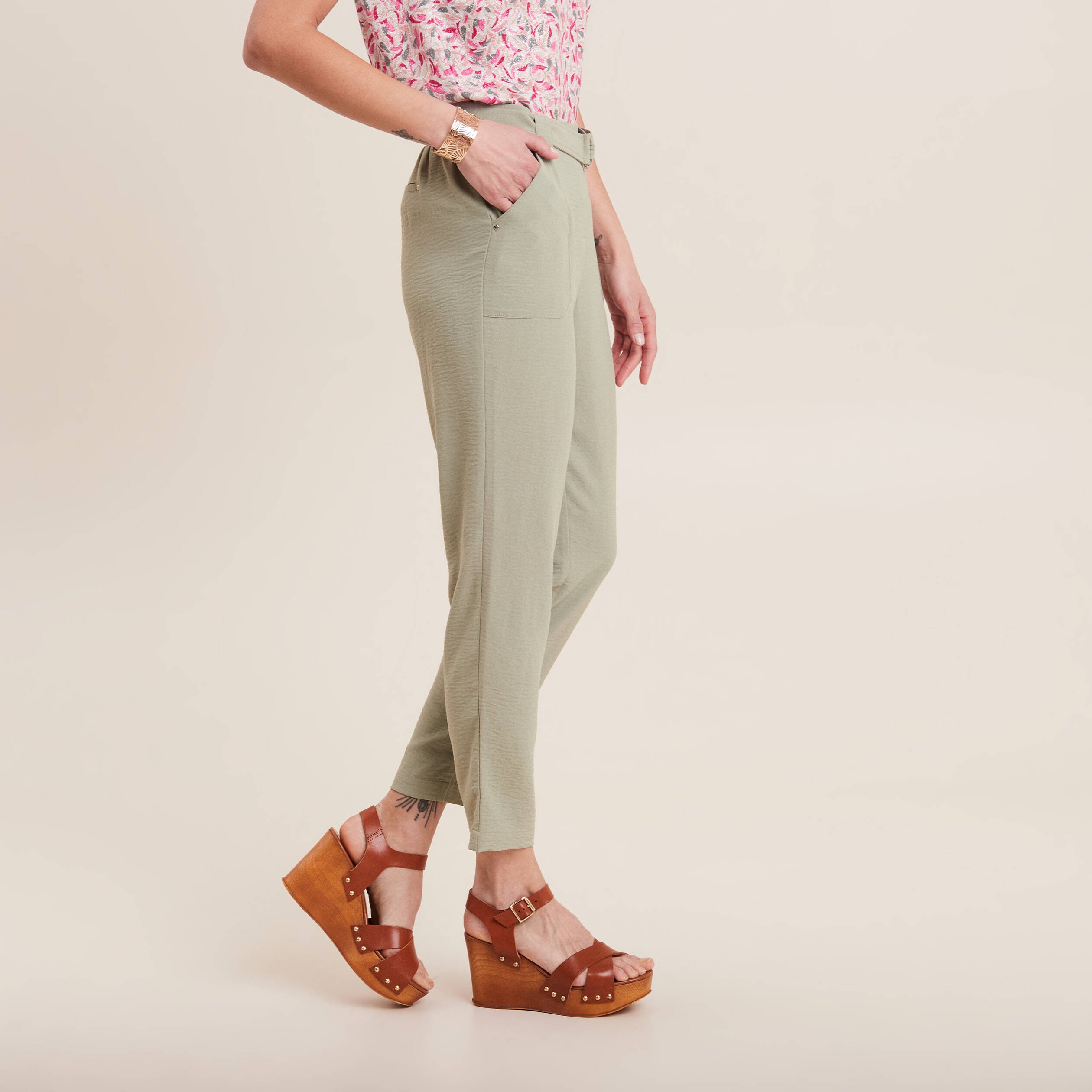 Pantalon flou ceinturé vert clair femme