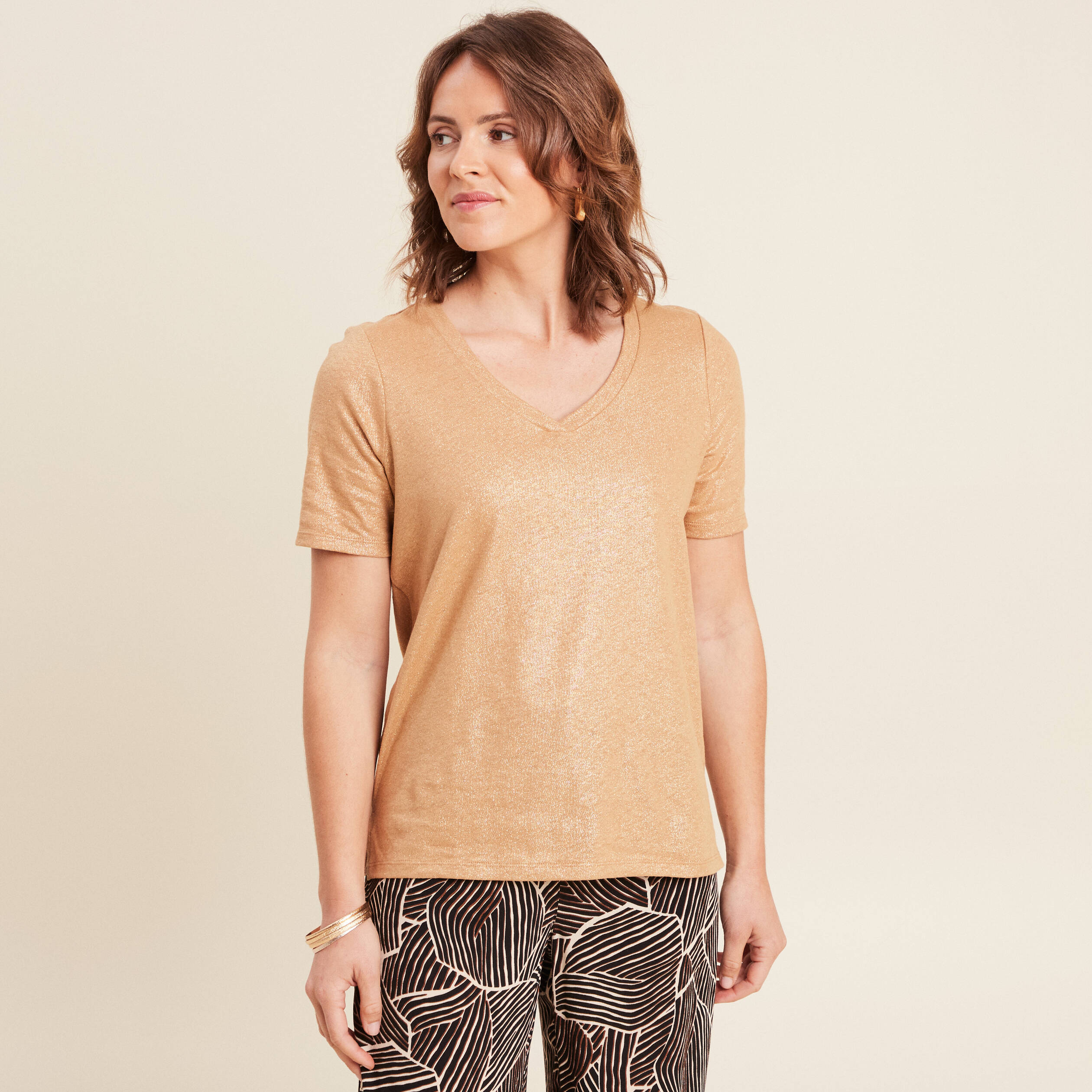 T-shirt col V manches courtes beige femme