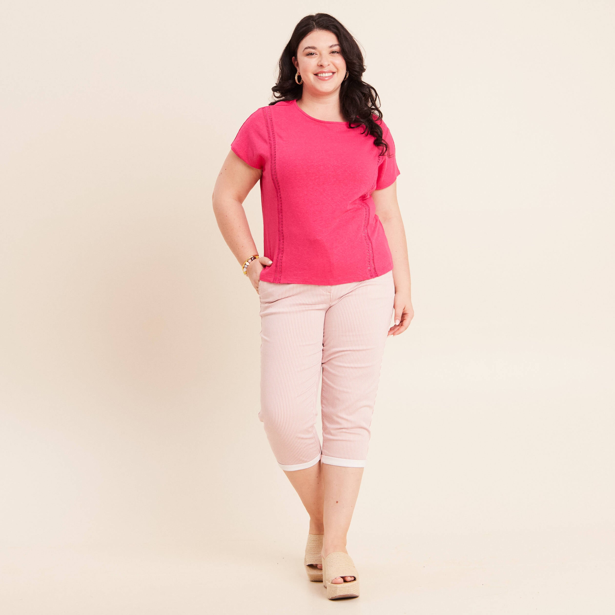 T-shirt col rond macram&eacute; manches courtes rose fushia femme