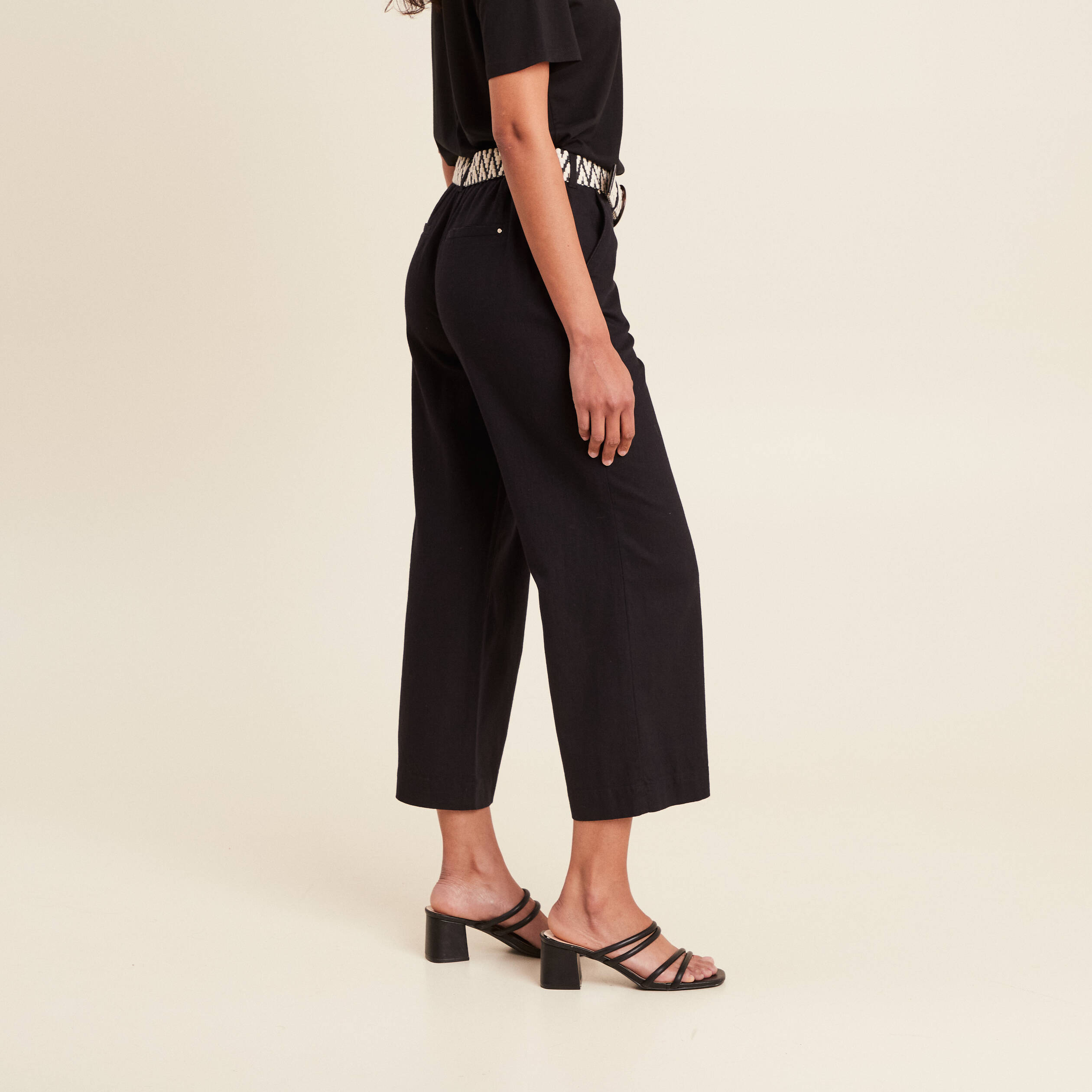 Pantalon large 7/8ème ceinturé noir femme