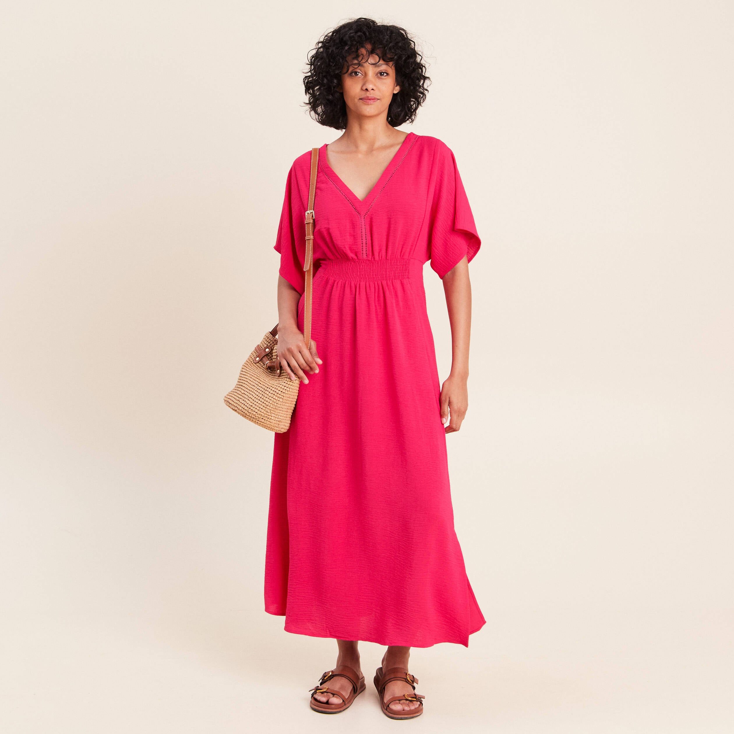 Robe longue &eacute;vas&eacute;e col v manches coudes rose fushia femme