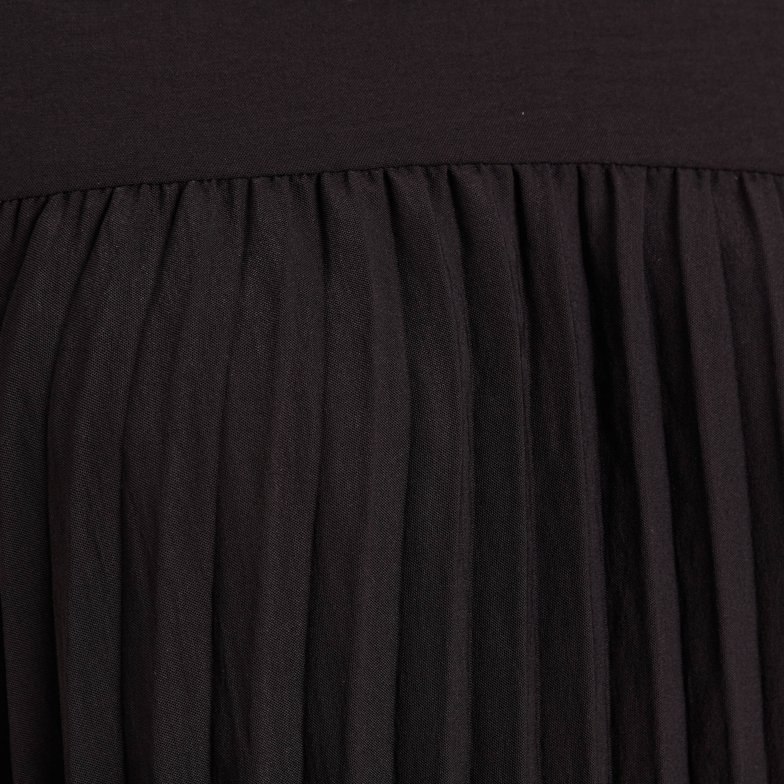 Robe courte &eacute;vas&eacute;e pliss&eacute;e col rond noir femme