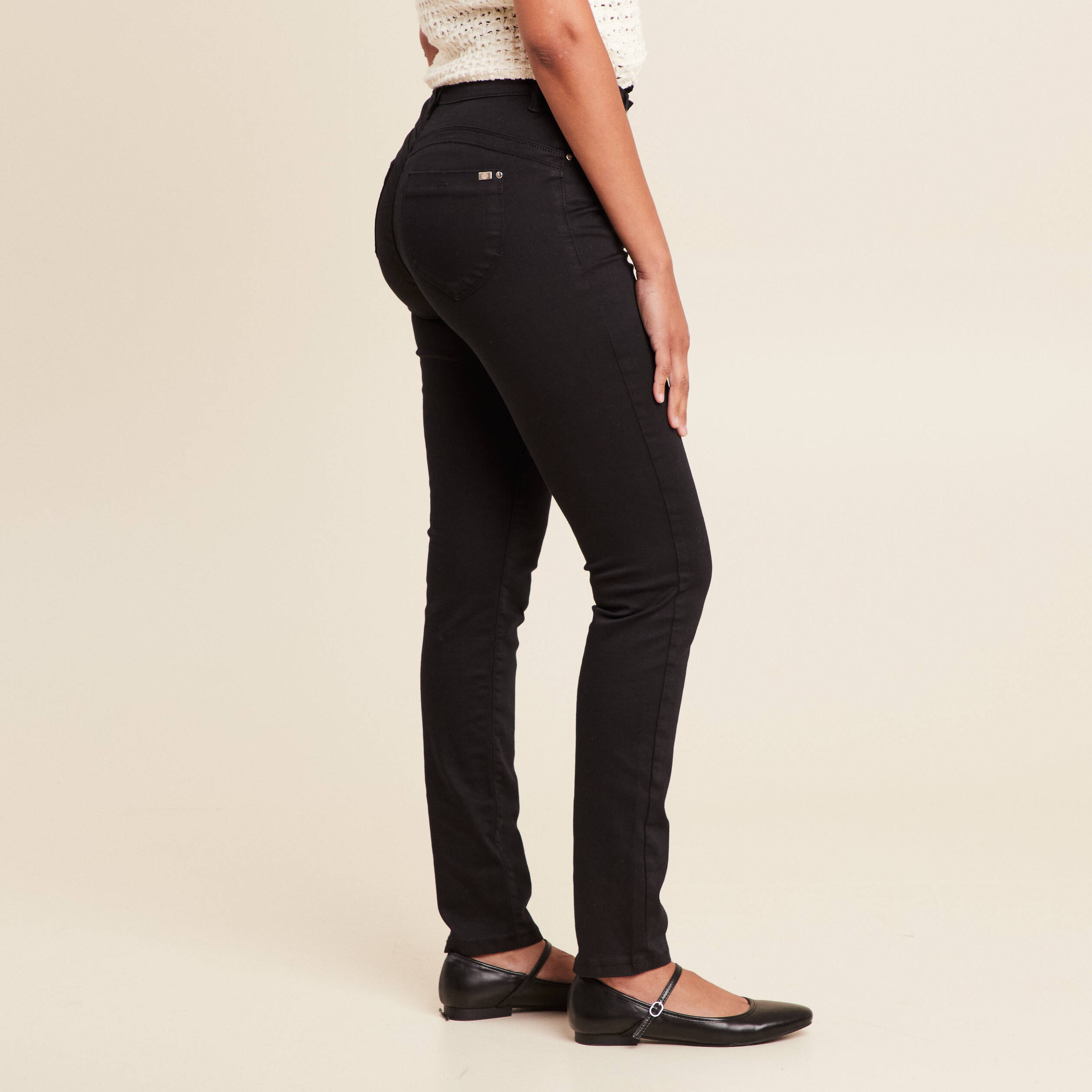 Jean magique L'Unique coupe ajust&eacute;e noir femme