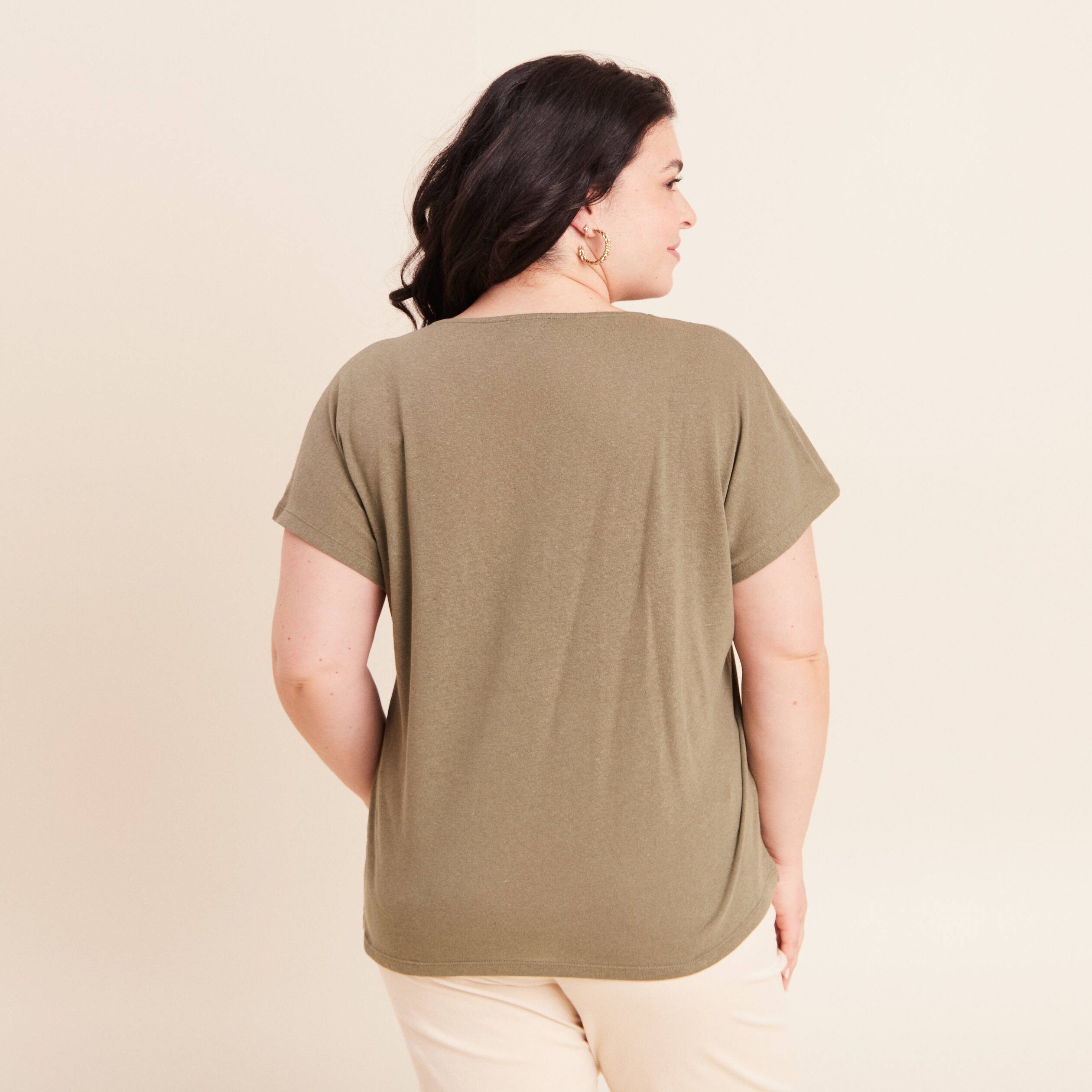 T-shirt col v manches courtes aspect lin vert kaki femme