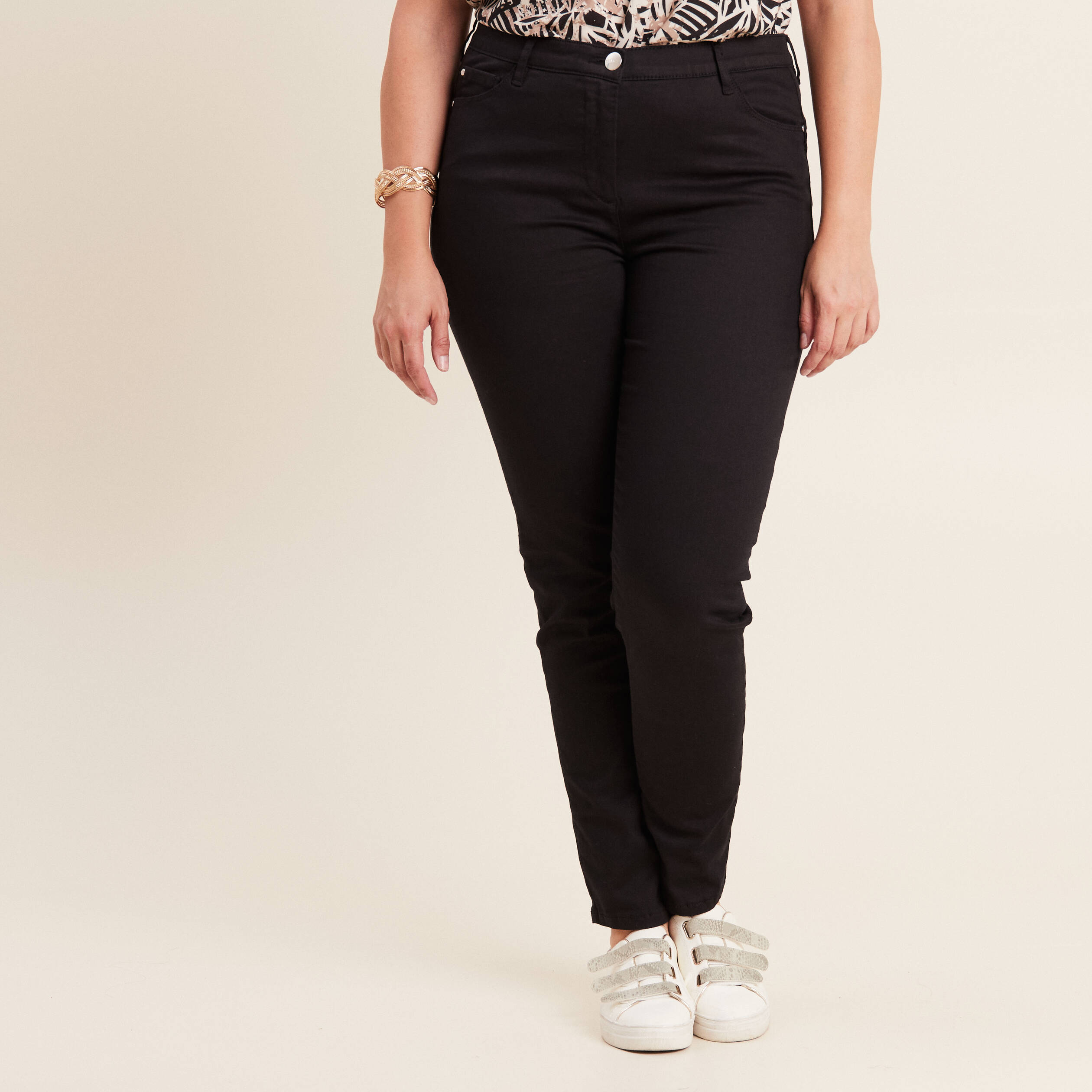 Jean magique ajusté taille standard noir femme