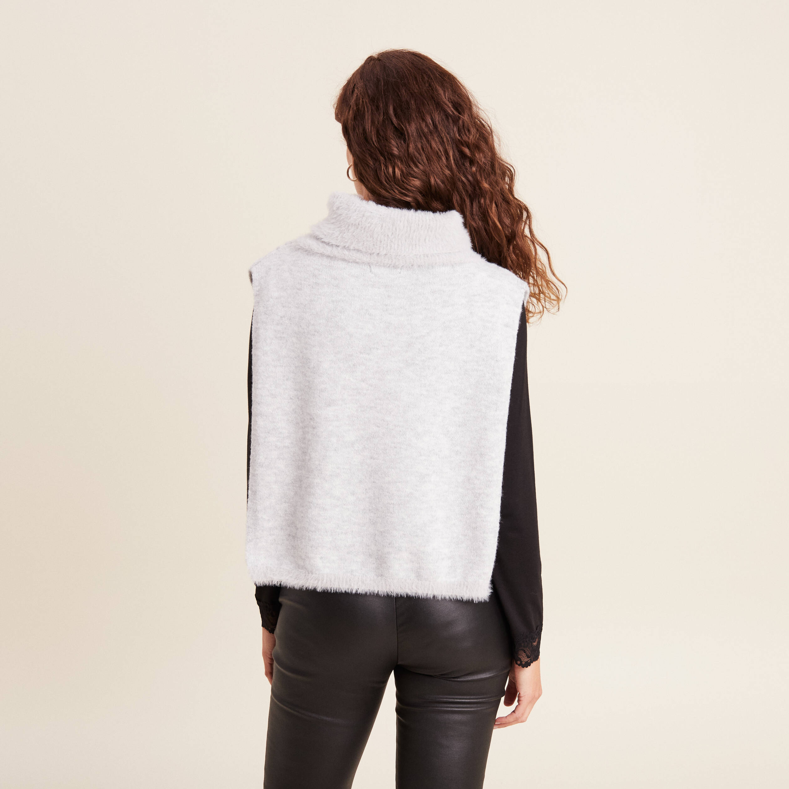 Col roulé à torsades gris clair femme
